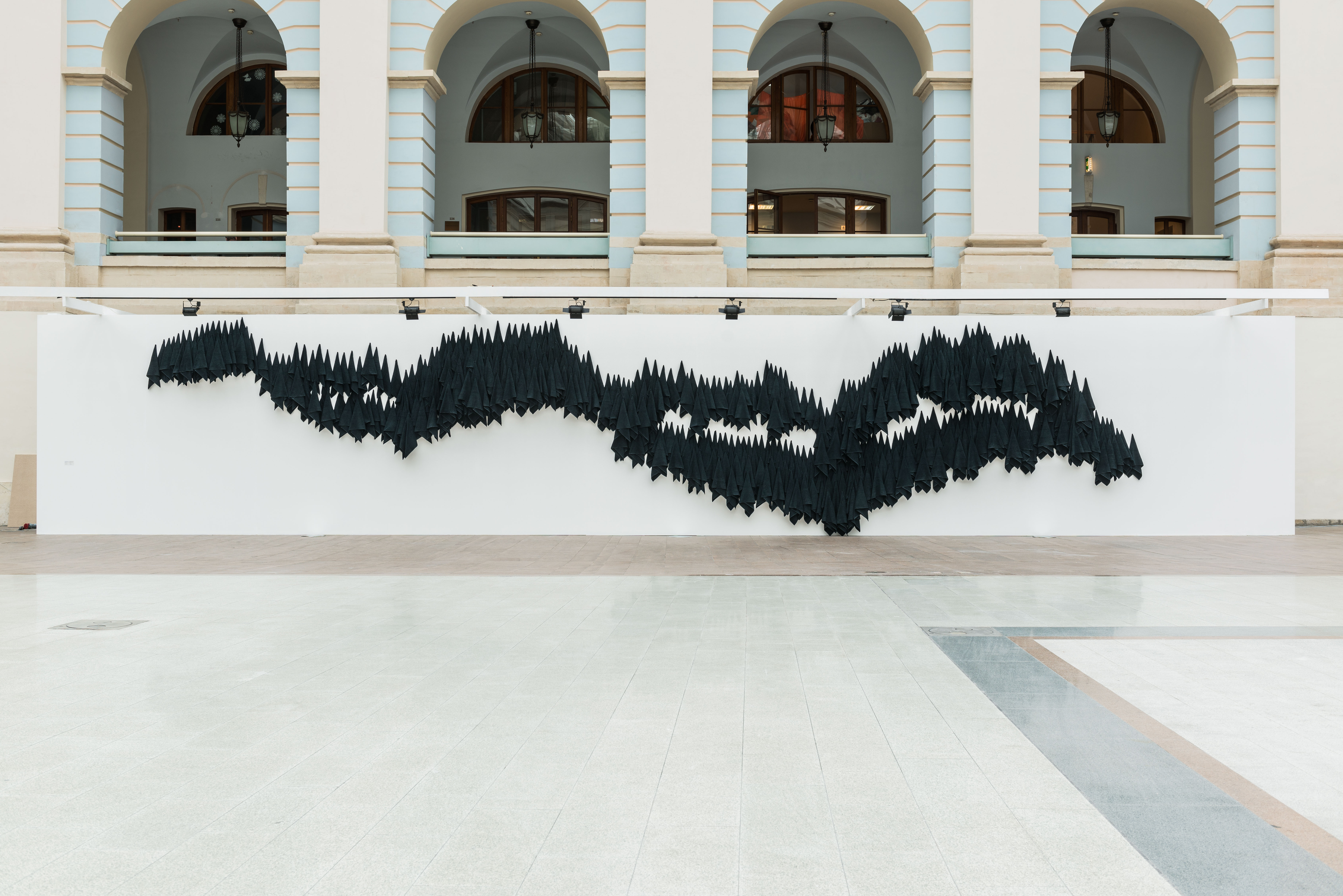 Nikita Shalenny: Black Siberia installáció (2016) Nikita Shalenny: Black Siberia installáció (2016)