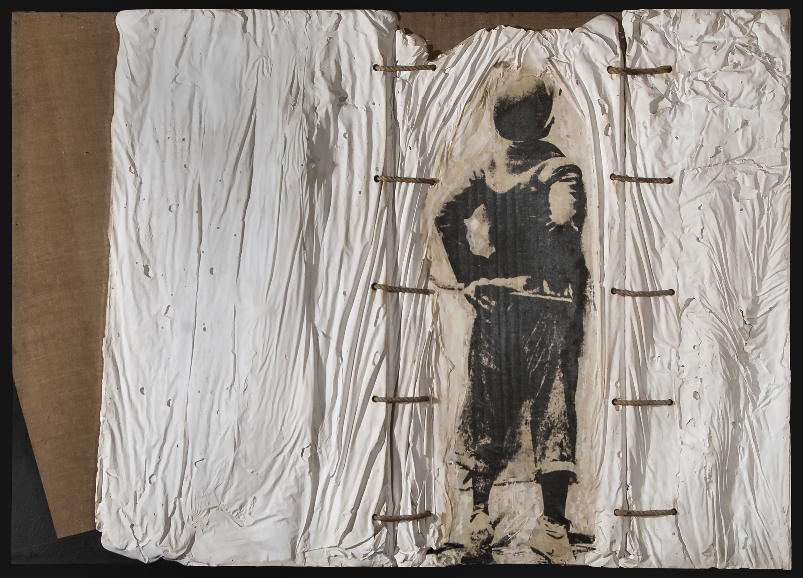 Leporello, 1978. 100 x 140 cm, farost, gipsz, kötél, fotóvászon | wood-fibre, plaster, rope, photo canvas. Magántulajdon | Private possession Leporello