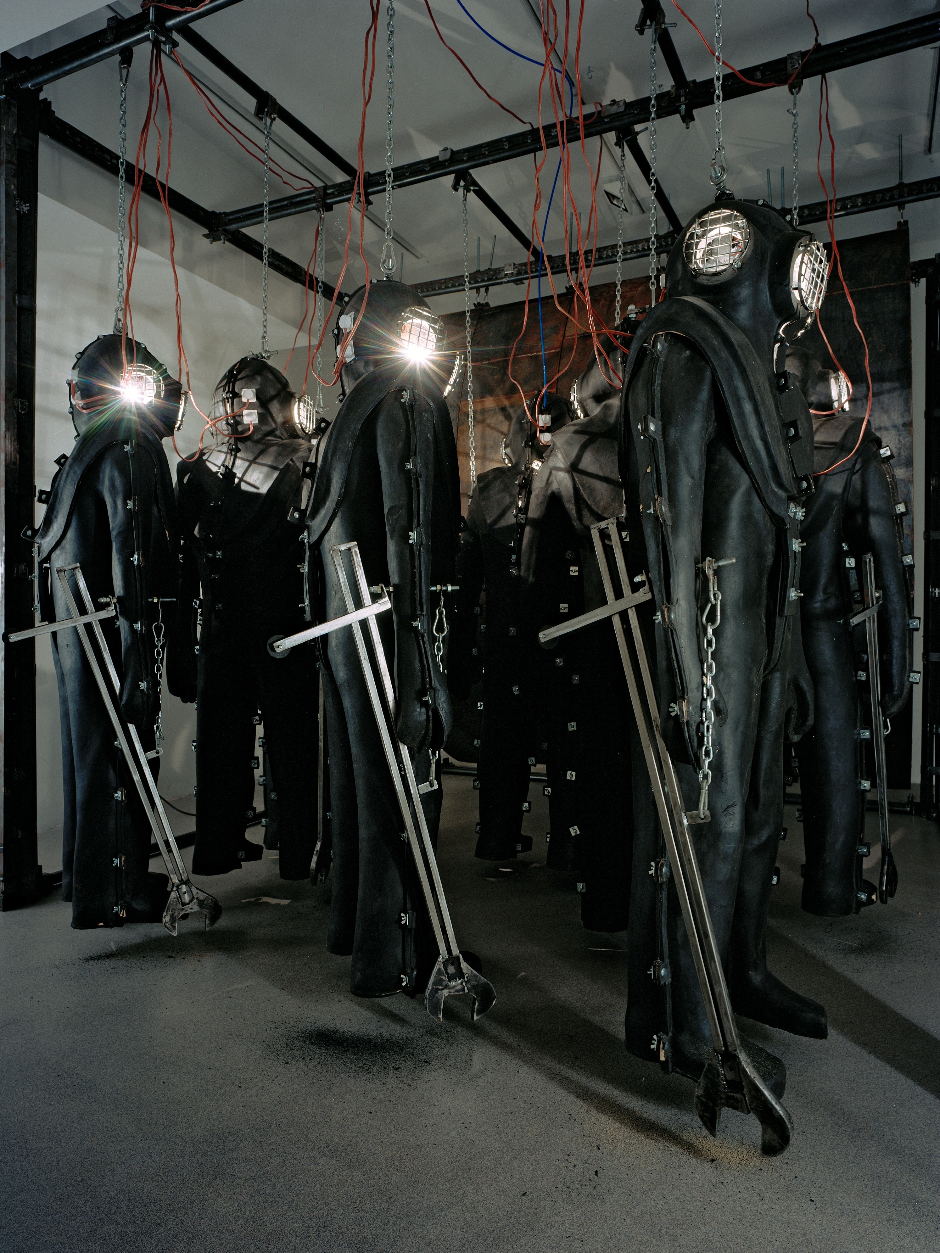 Markus Copper Kurszk / Kursk, 2004Szilikon, fém, motorok, pneumatika, hang / Silicon, metal, motors, pneumatics, sound300 x 300 x 300 cmJenny és Antti Wihuri Alapítvány / Jenny and Antti Wihuri Foundation Arctic Hysteria - Kortárs finn művészet