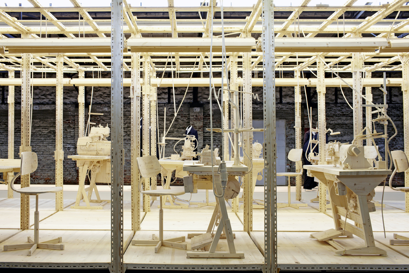 Fotó: Surányi Miklós © A művész jóvoltábólPhoto: Miklós Surányi © Courtesy of the Artist Csákány István: Szellemtartás / Ghost Keeping (2012)