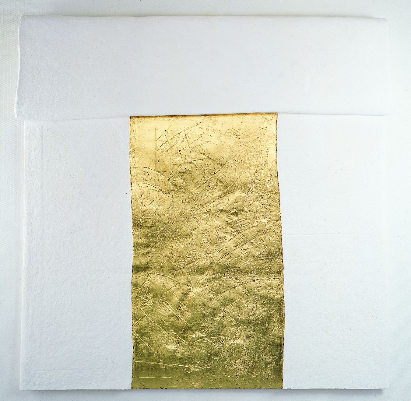 A történelem kapuja | The Gate of History, 1996.
190 x 190 cm, üvegszállal erősített papír, fémbevonat | paper reinforced with glass fibre, metal coating. Bíró Katalin és Virág Attila tulajdona | In the possession of Katalin BÍró and Attila Virág A történelem kapuja | The Gate of History