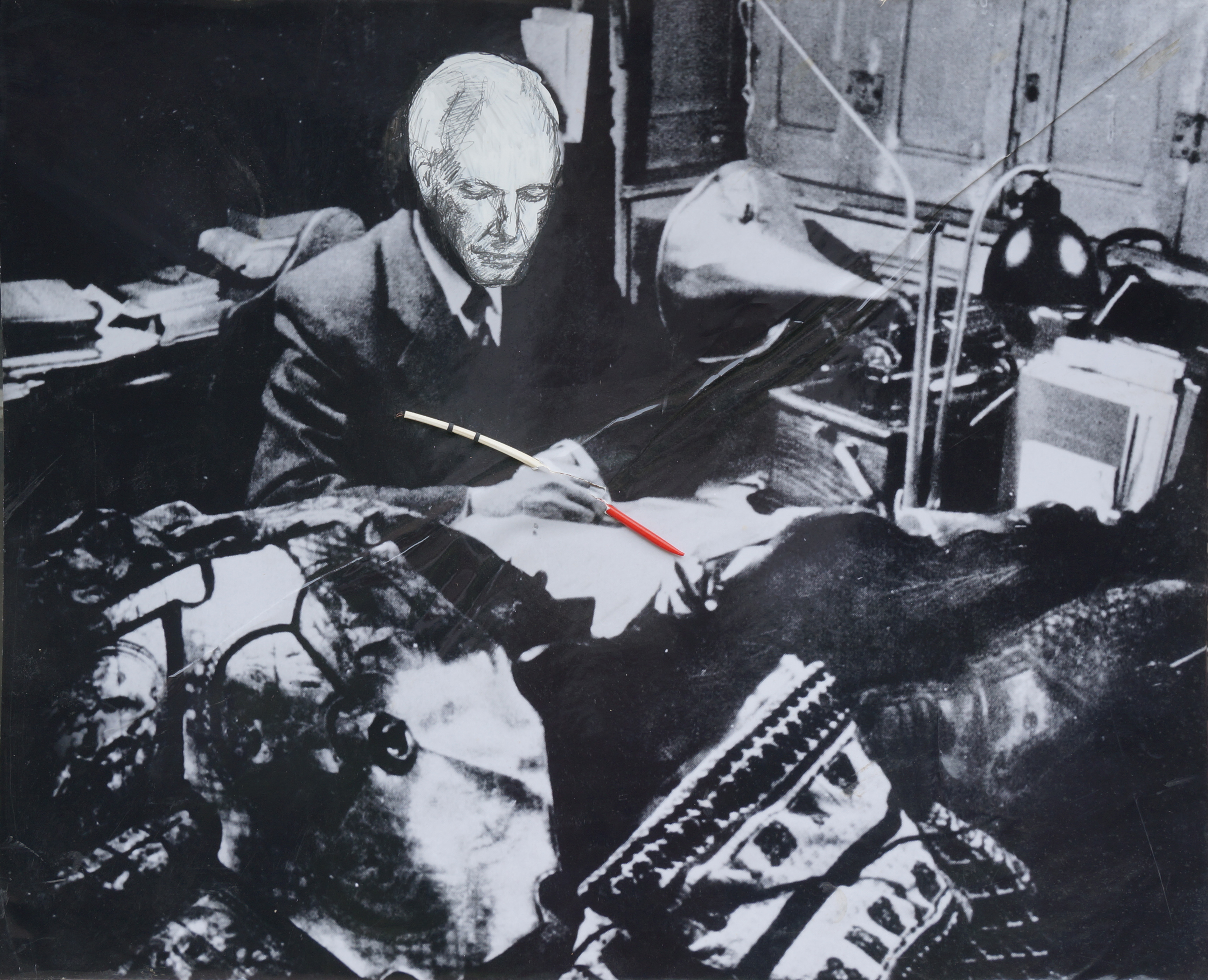 SUGÁR János: Bartók. 1981, vegyes technika (papír, fotó, festés) 45.5x56 cm
SUGÁR János: Bartók. 1981, mixed technique (paper, photo, paint) 45.5x56 cm SUGÁR János