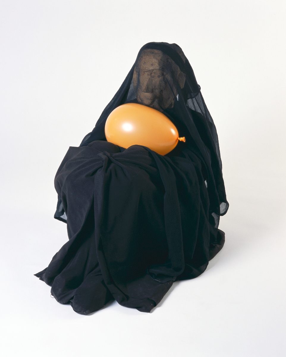 El-Hassan Róza: R. a túlnépesedésről gondolkodik / R. thinking/dreaming about overpopulation, 1999-2003
fotó / photo: evn collection, Maria Enzersdorf, Austria; © Jens Preusse for evn collection El-Hassan Róza