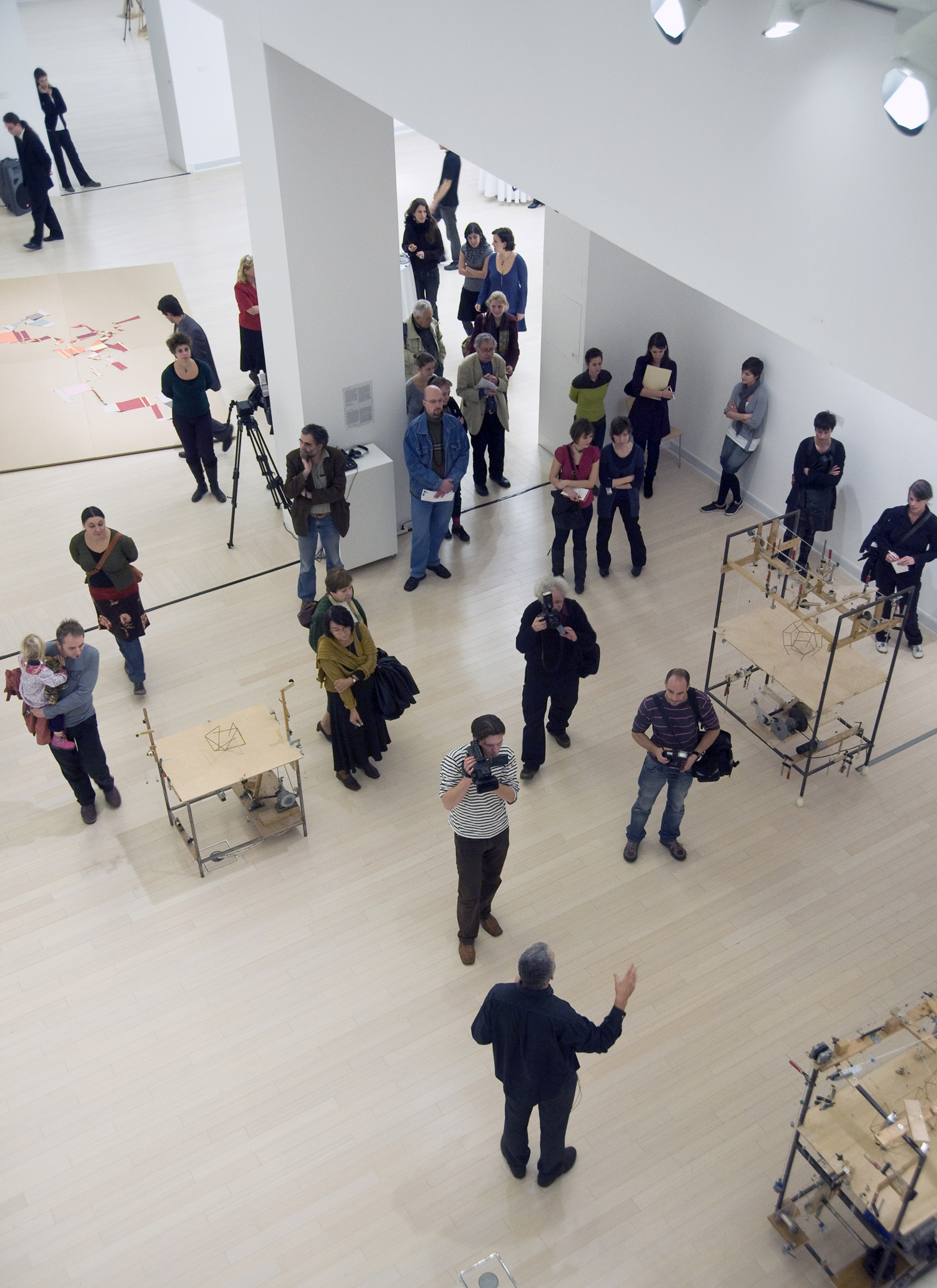 Csörgő Attila - Arkhimédészi pont. Kiállítás enteriőr.