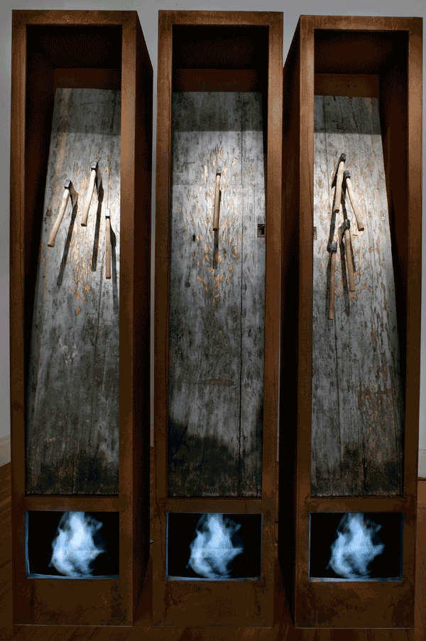 Erőszak triptichon (Trittico della violenza), 2002 © Archivio PlessiTriptych of violence (Trittico della violenza), 2002 © Archivio Plessi Trittico della violenza - II