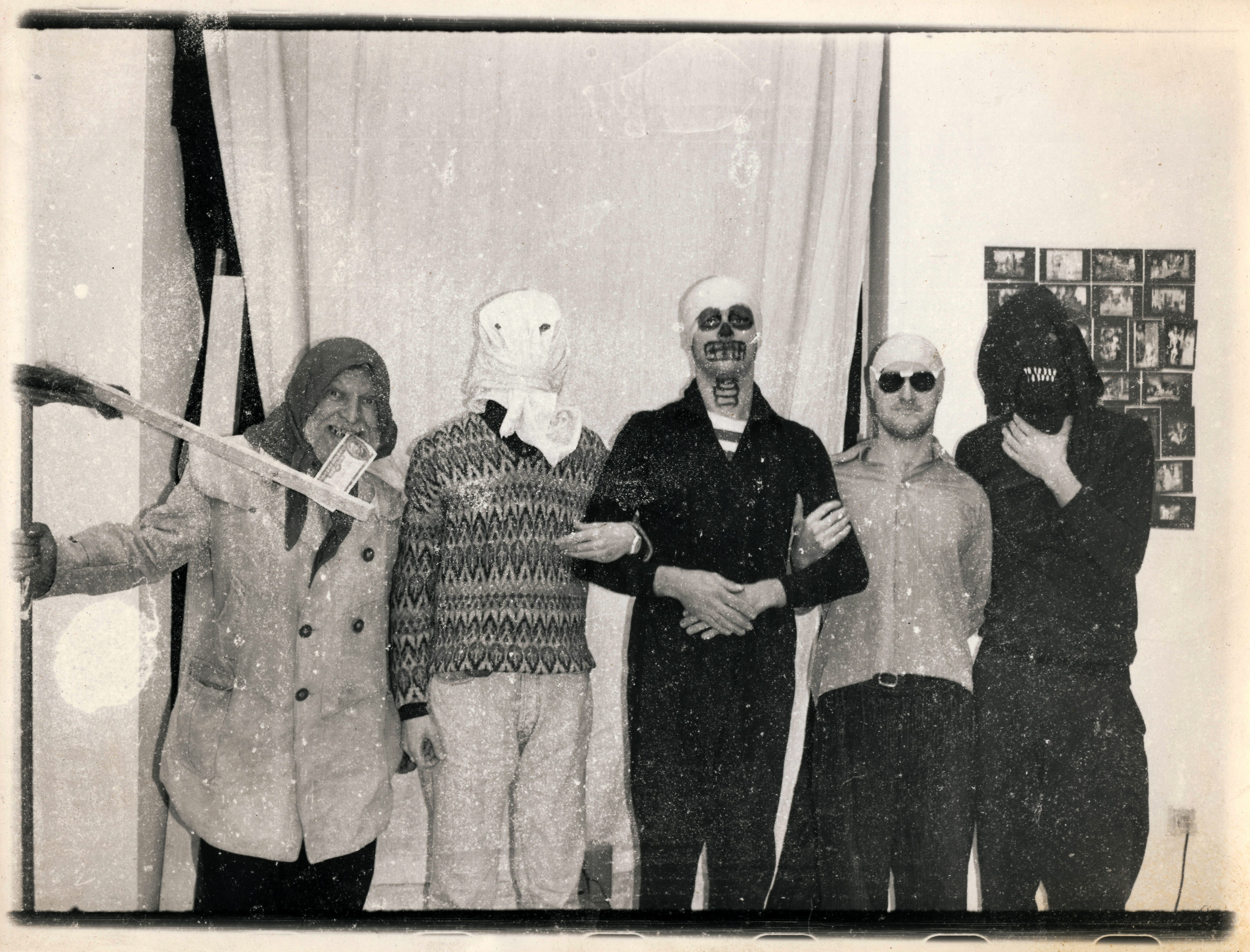 H.Sz. csoportkép Háy Ágnes kiállításának megnyitóján, Liget Galéria, Budapest, 1991S. Th. Group photo taken at Ágnes Háy’s exhibition opening, Liget Gallery, Budapest, 1991. H.Sz. csoportkép