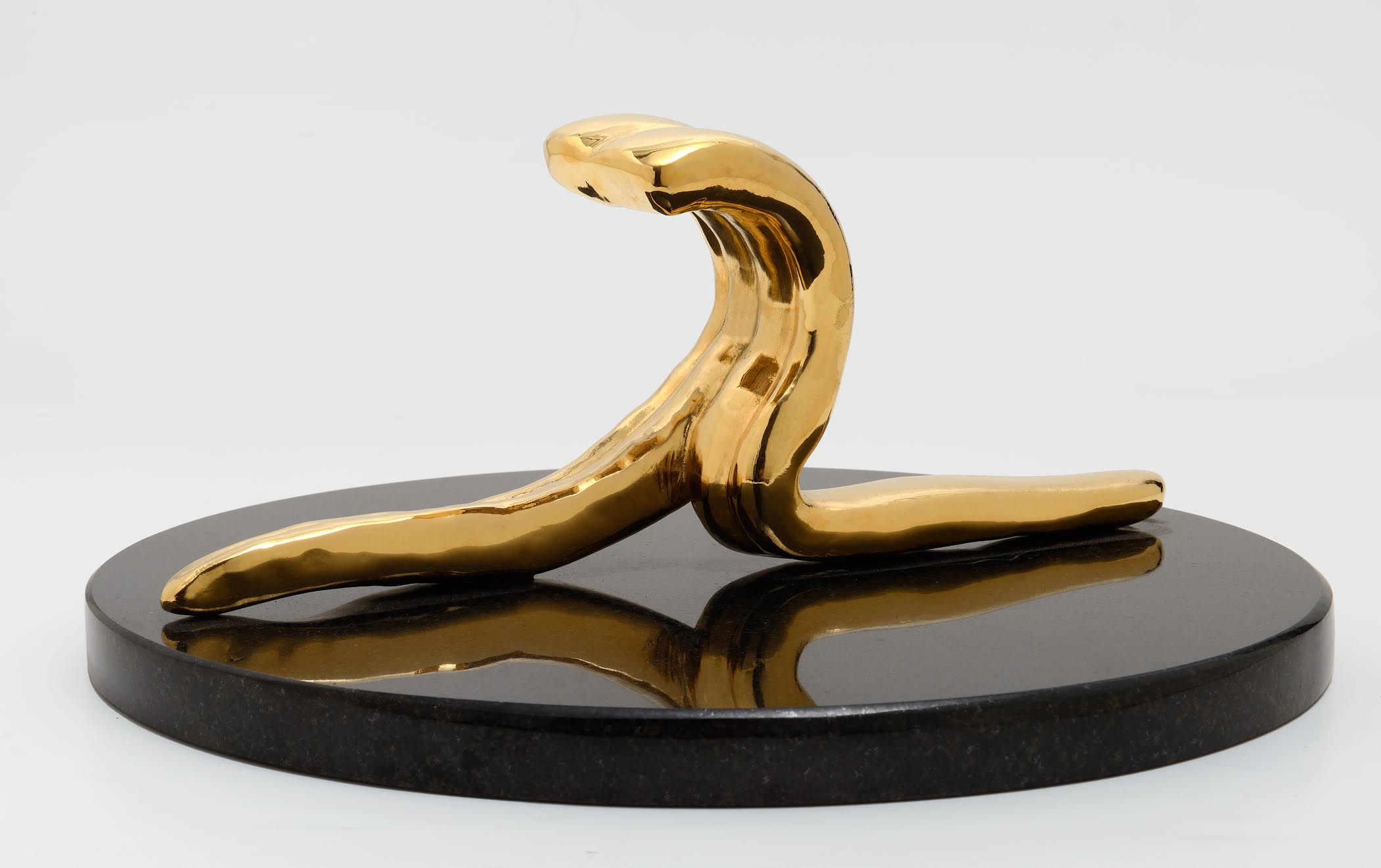 Slavs and Tatars, Szlávok és tatárok, Szakadások, 2015. Bronz, 12×34×5cm. Fotó: Agata Ciołek
Slavs and Tatars, Slavs and Tatars, The Splits, 2015 bronze, 12×34×5cm, photo Agata Ciołek Slavs and Tatars