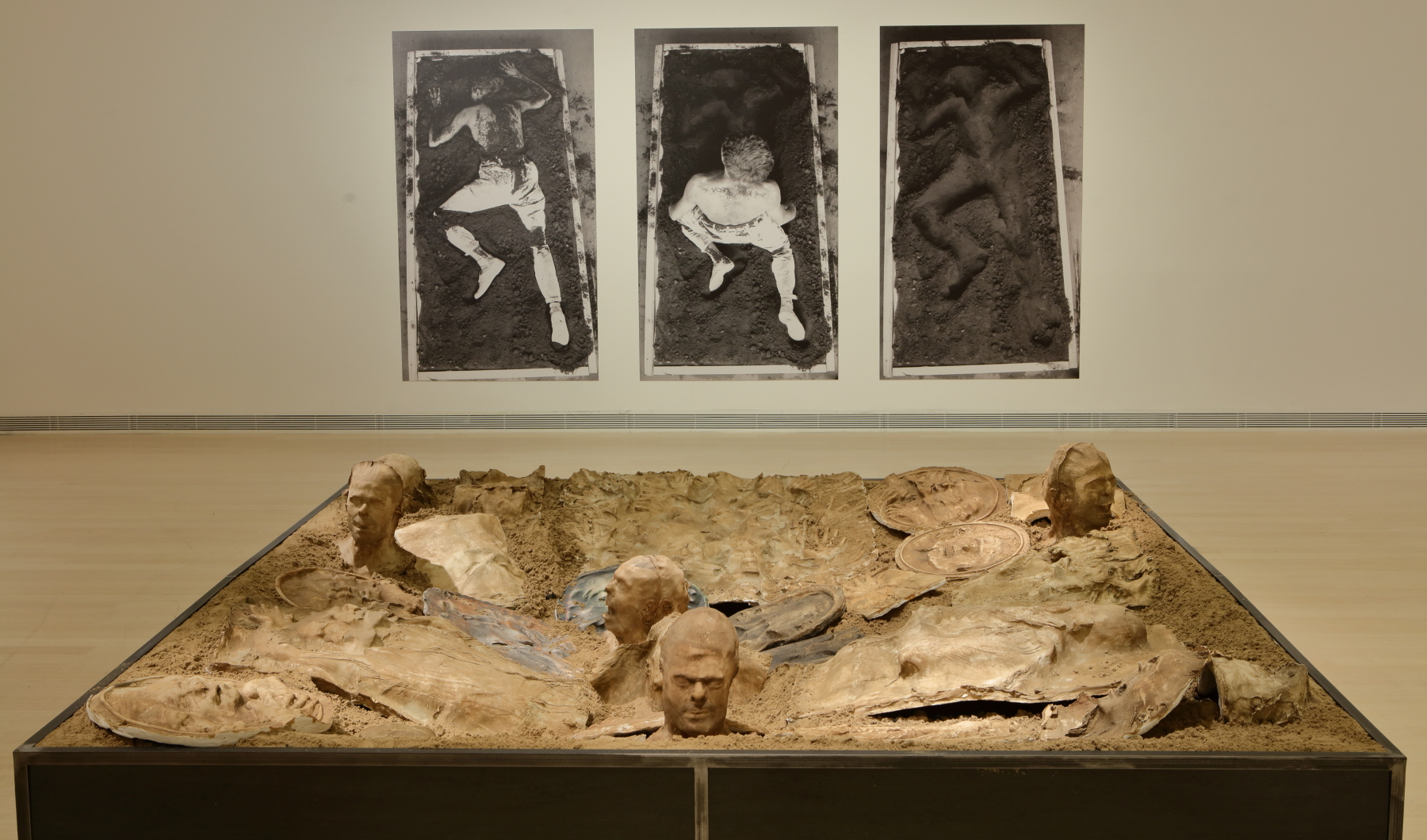 © SZABÓ Róbert / Ludwig Múzeum - Kortárs Művészeti Múzeum Adattára
© Róbert SZABÓ / Ludwig Museum - Museum of Contemporary Art, Archive Kiállítás enteriőr / Exhibition interior - 7