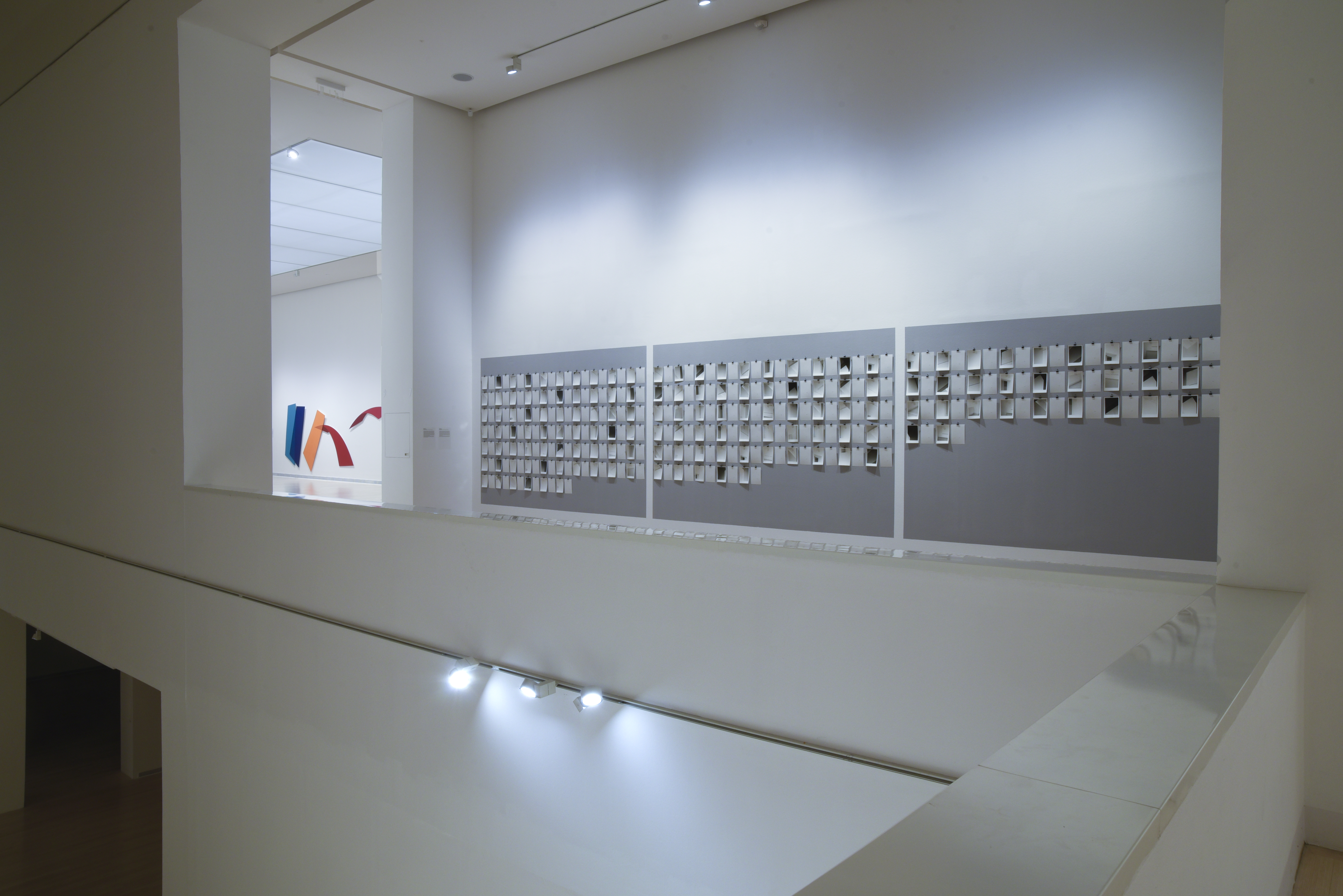 Kiállítási enteriőr (fotó: Rosta József)
Exhibition view (Photo by József Rosta) Kiállítási enteriőr (fotó: Rosta József) 9449