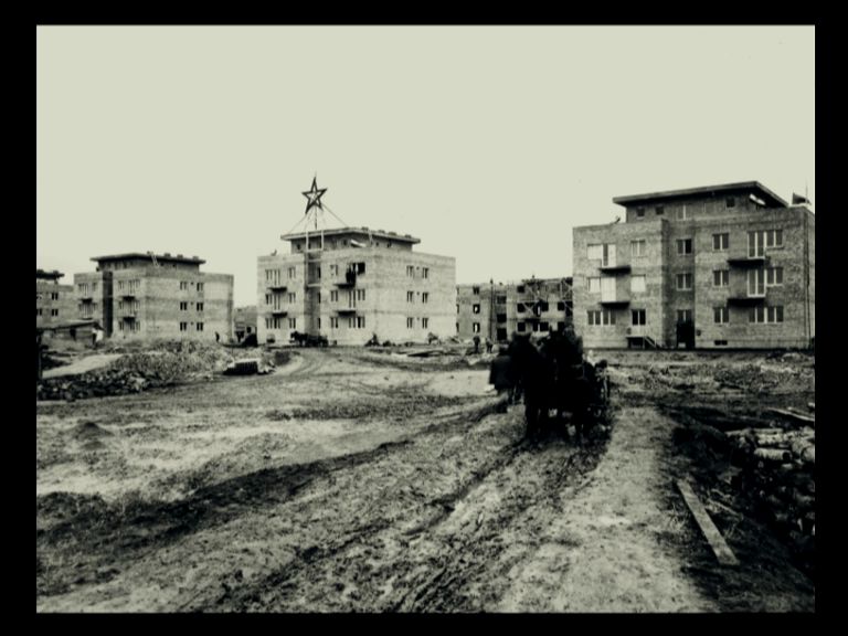 Keserue Zsolt: Nagyolvasztó, 2008. Videó, angol felirattal, nem limitált; 53 min/sec
Zsolt Keserue: Blast Furnace, 2008, video, with English subtitles, unlimited edition; 53’ Keserue Zsolt