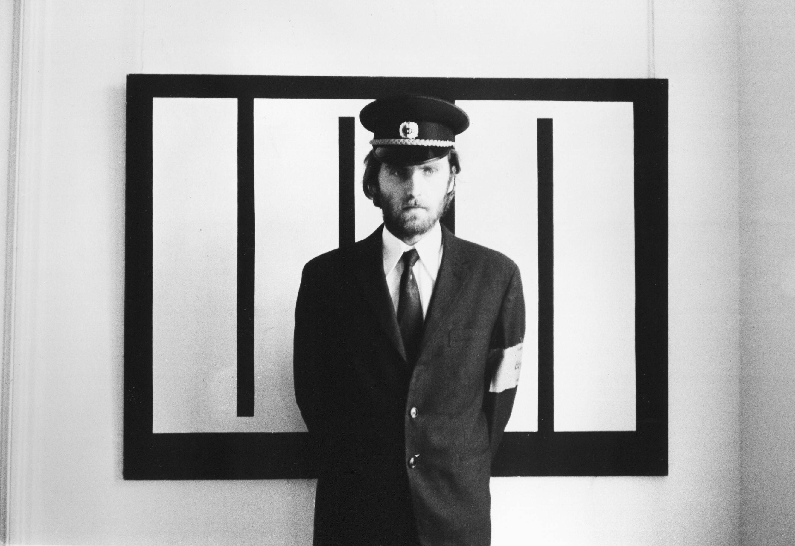 Dalibor Martinis: Art Guard, 1976A művész jóvoltábólDalibor Martinis: Art Guard, 1976Courtesy of the artist HELYSZÍNI SZEMLE. A múzeum a múzeumról / SITE INSPECTION. The Museum on the Museum