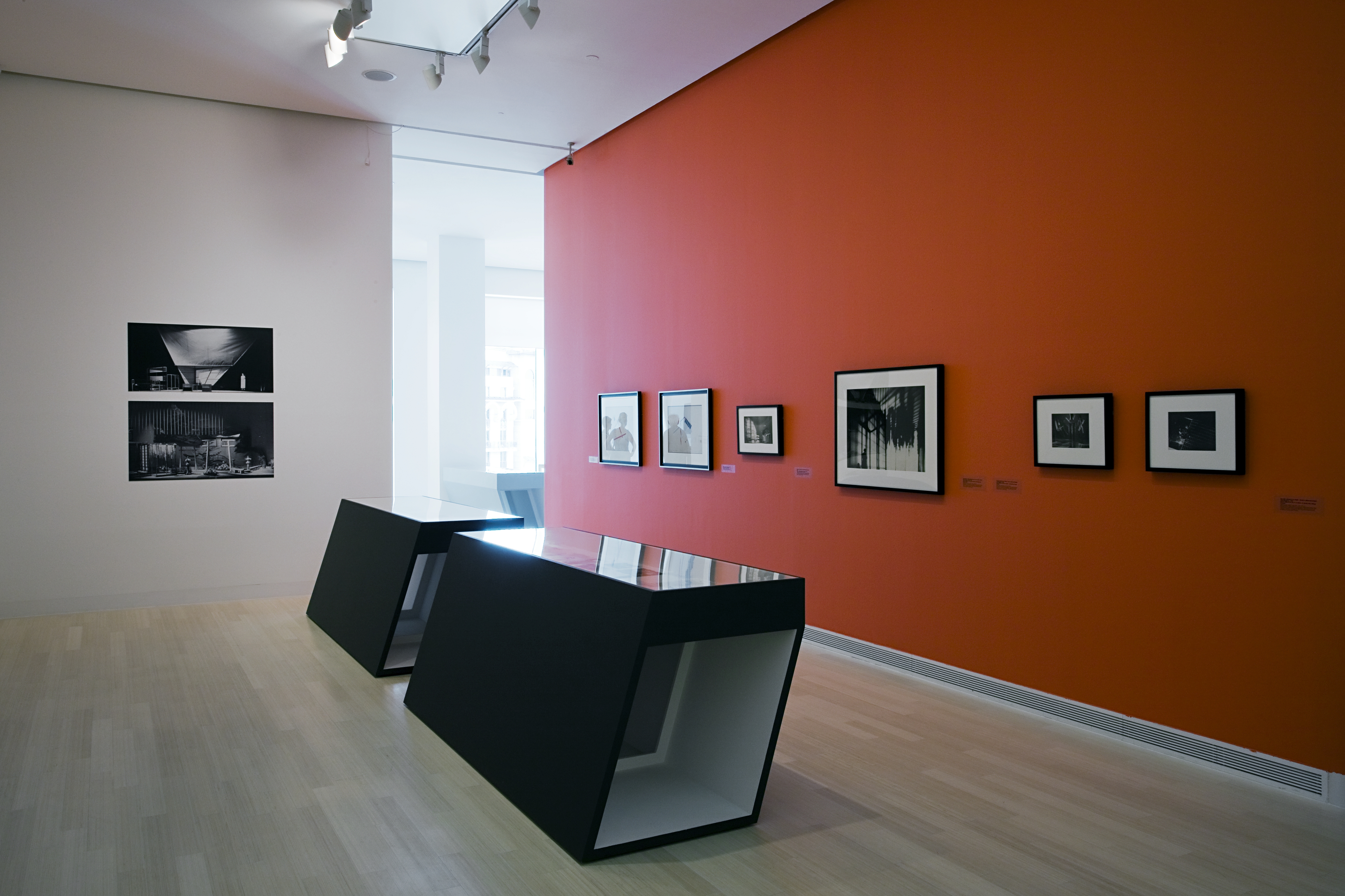 Moholy-Nagy László. The Art of Light. Kiállítási enteriőr. © BUJNOVSZKY Tamás / Ludwig Múzeum - Kortárs Művészeti Múzeum AdattáraLászló Moholy-Nagy. The Art of Light exhibition at Luwig Museum - Museum of Contemporary Art. An interior view. © BUJNOVSZKY Tamás / Ludwig Museum - Museum of Contemporary Art, Archives MOHOLY-NAGY LÁSZLÓ - The Art of Light / Kiállítási enteriőr / Exhibition Interior