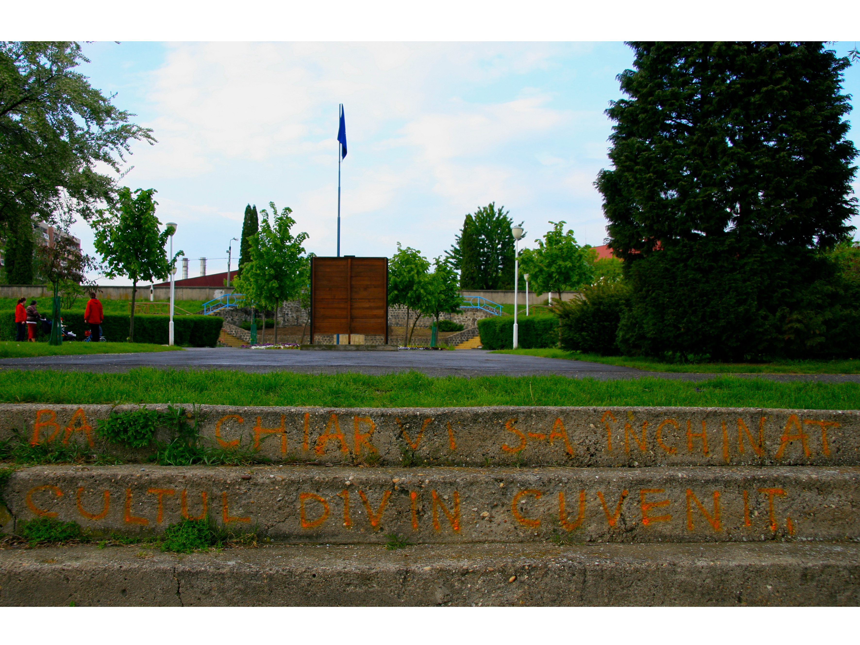 Ciprian Mureşan: Káprázat 3, 2008 (részlet), 154 színes fénykép, egyenként 50 x 37,5 cm
Ciprian Mureşan: Auto-da-Fé 3, 2008 (detail), C-Print, 154 photos, 50 x 37.5 each Auto-da-Fe_3