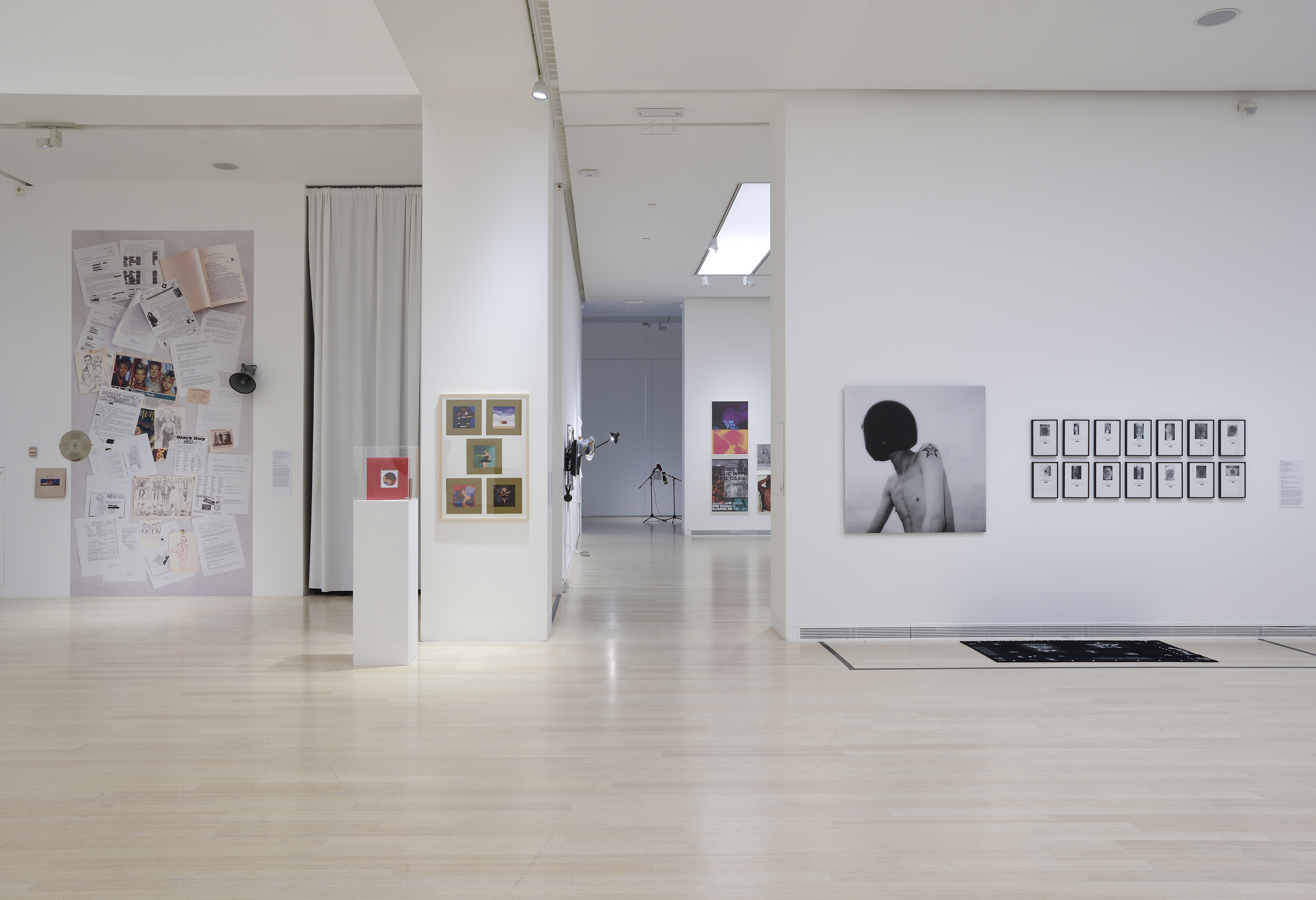 © ROSTA József / Ludwig Múzeum - Kortárs Művészeti Múzeum Adattára
© ROSTA József / Ludwig Museum - Museum of Contemporary Art, Archives Kiállítás enteriőr / Exhibition interior - 2