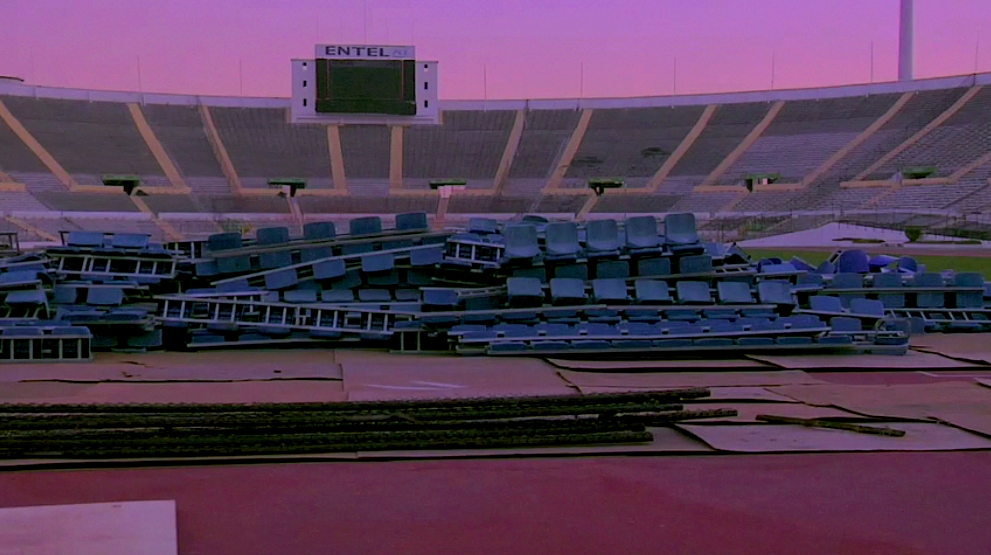 Camilo Yáñez: Estadio nacional 11.09.09, 2010
képkocka a videóból / video still: © Camilo Yáñez Camilo Yáñez