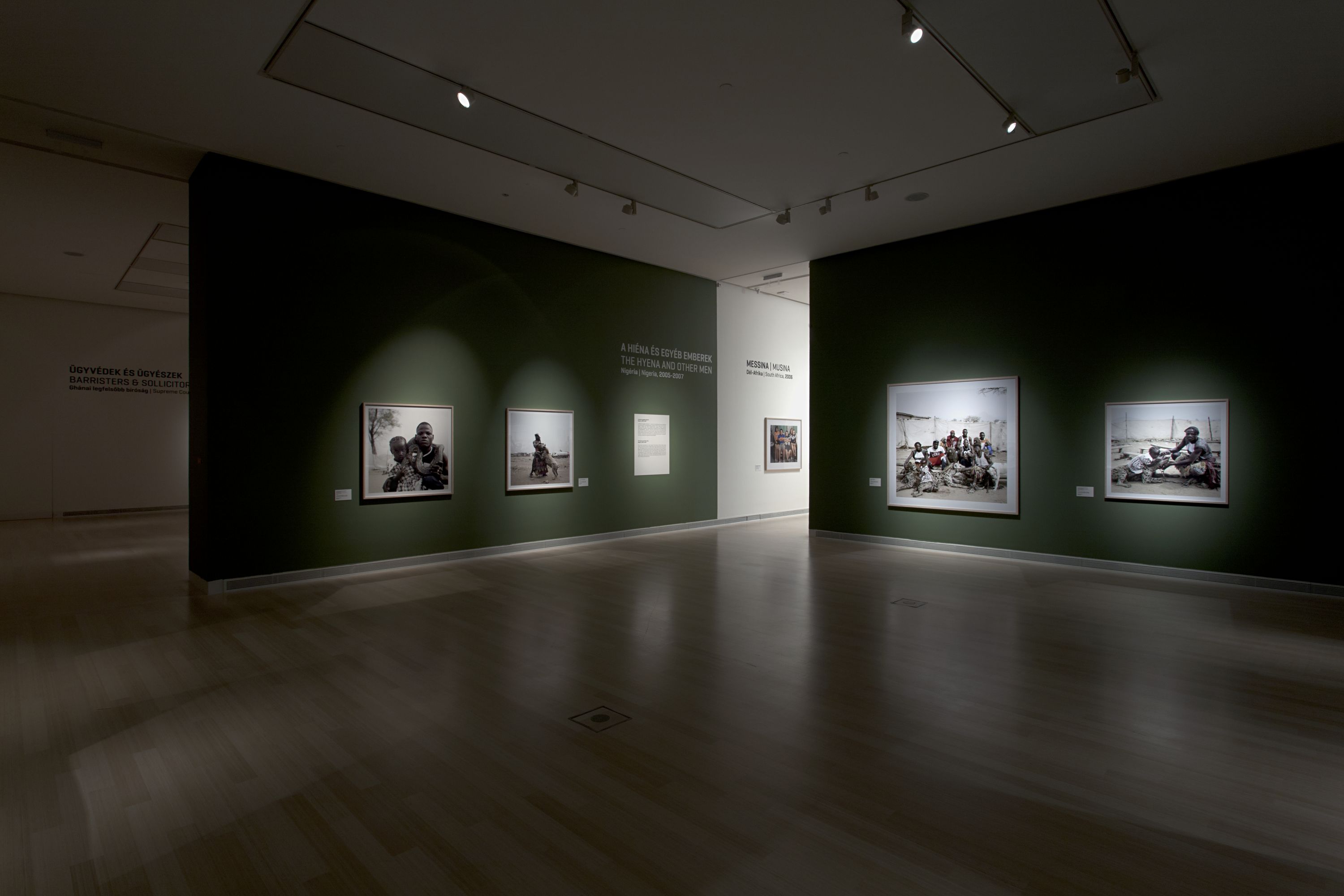 Pieter Hugo: This Must Be The Place - Válogatott munkák 2003-2012, Enteriőr © Bujnovszky Tamás / Ludwig Múzeum - Kortárs Művészeti Múzeum, Digitális Archívum és AdattárPieter Hugo: This Must Be The Place - Selected Works 2003-2012, Exhibition view © Tamás Bujnovszky / Ludwig Museum - Museum of Contemporary Art, Archives Pieter Hugo / Enteriőr