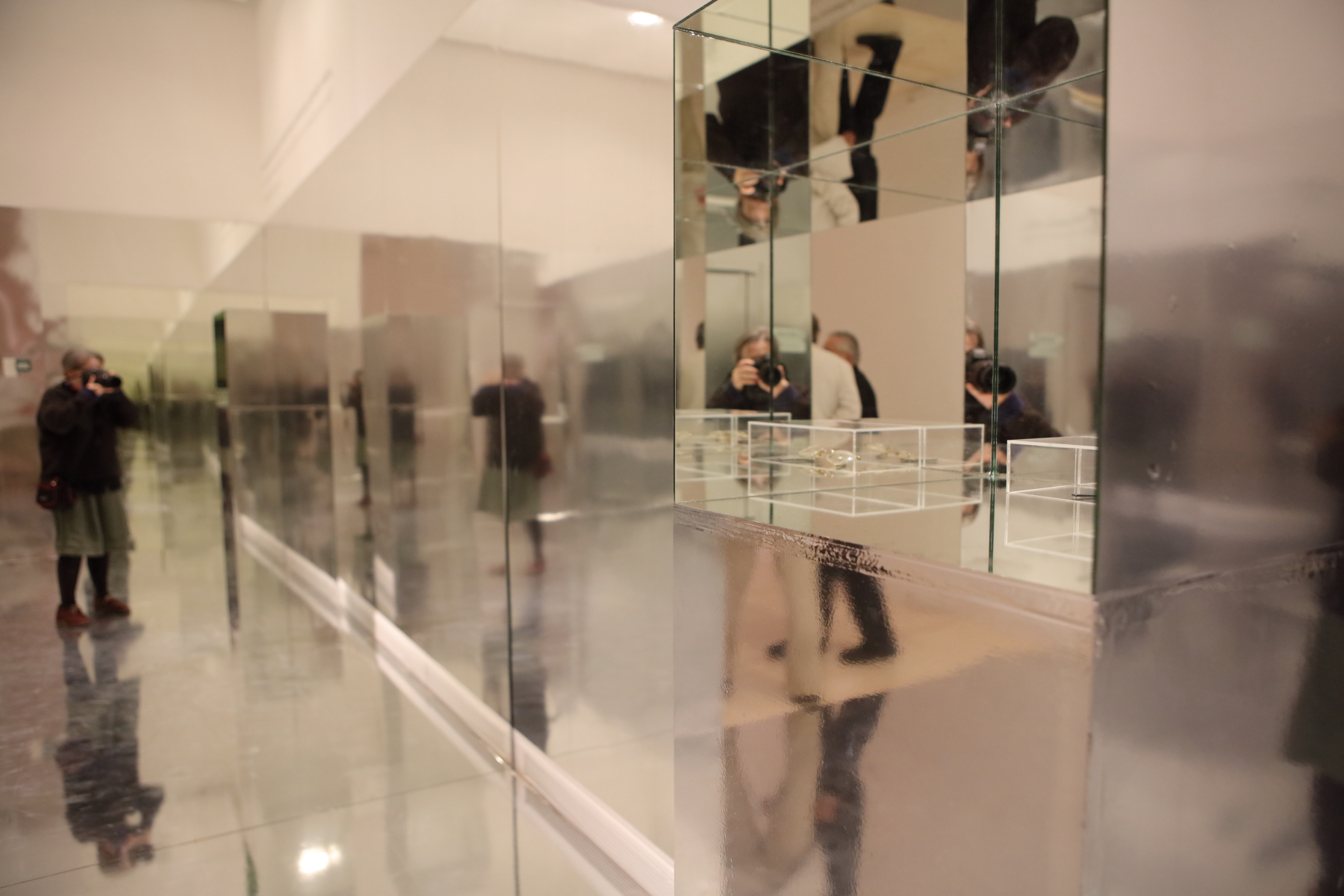 © SZABÓ Róbert / Ludwig Múzeum - Kortárs Művészeti Múzeum Adattára
© Róbert SZABÓ / Ludwig Museum - Museum of Contemporary Art, Archive Kiállítás enteriőr / Exhibition interior - 2