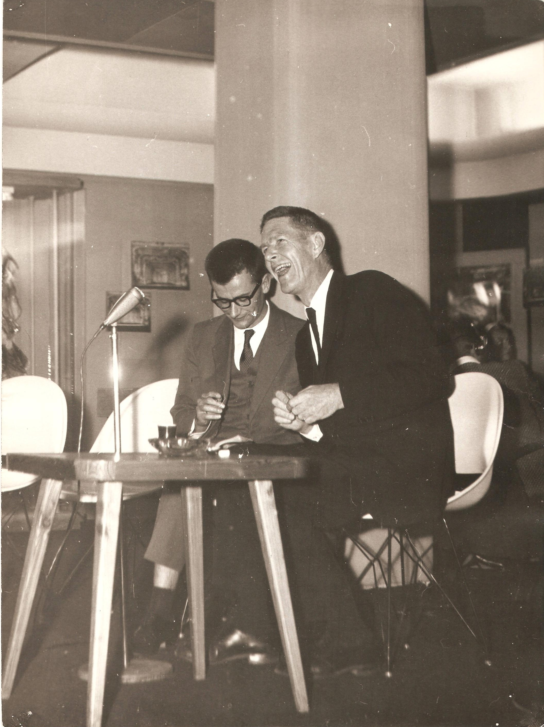 Mirko Chvojka: John Cage a prágai Zeneszínházban (František Fröhlich, Vladimír Lébl társaságában),1964. szeptember 23. Eva Léblova jóvoltábólMirko Chvojka: John Cage at the Theatre of Music in Prague (with František Fröhlich, Vladimír Lébl) September 23rd, 1964. Courtesy of Ms. Eva Léblová Mirko Chvojka: John Cage a prágai Zeneszínházban, 1964