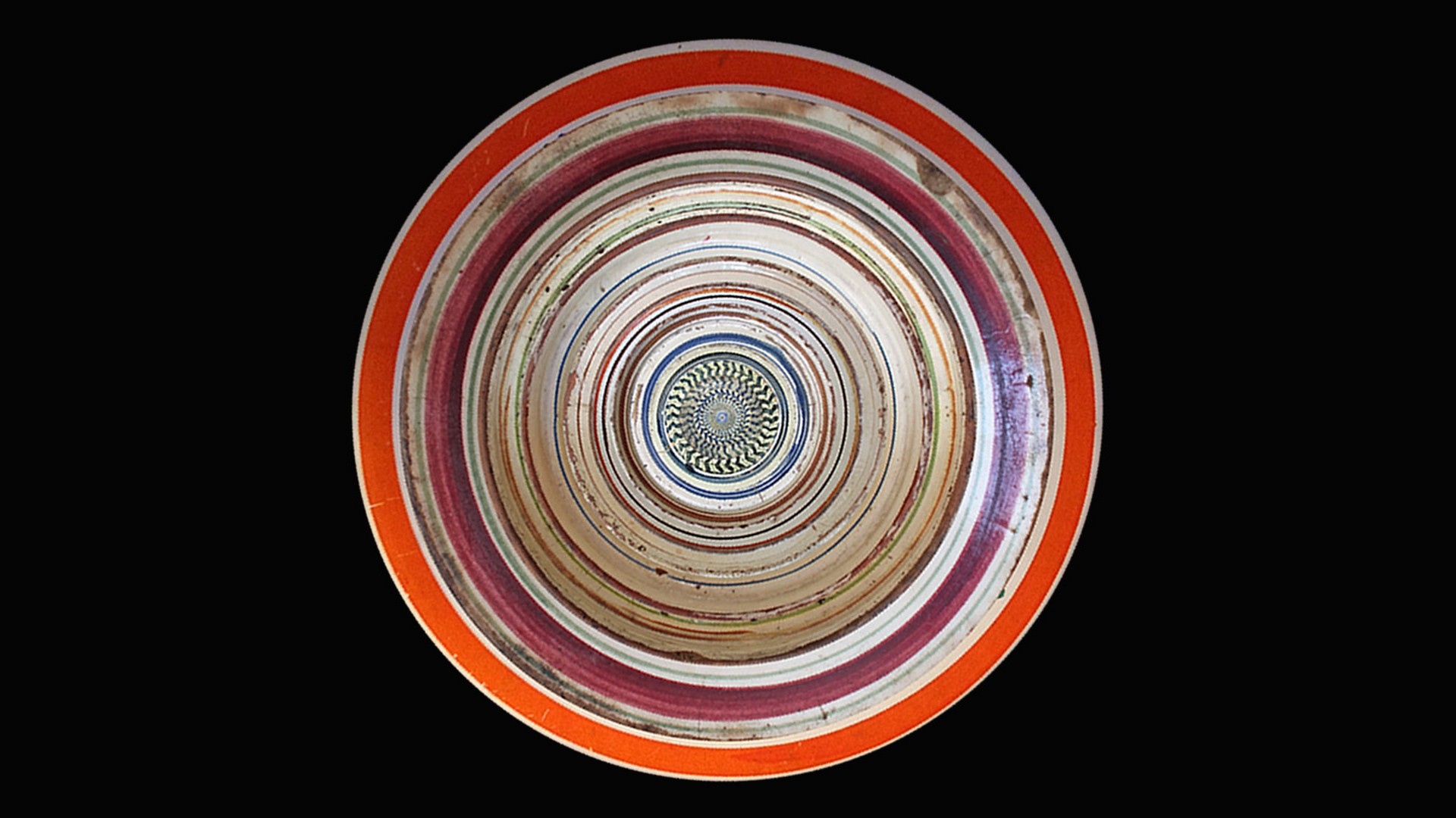 PIROS Boróka-HORVÁTH Balázs: sebes, forgatós. 2016, videó/hang installáció, 120x50x60 cm
PIROS Boróka-HORVÁTH Balázs: Quick Twirling Dance, 2016, video/sound installation, 120x50x60 cm PIROS Boróka - HORVÁTH Balázs