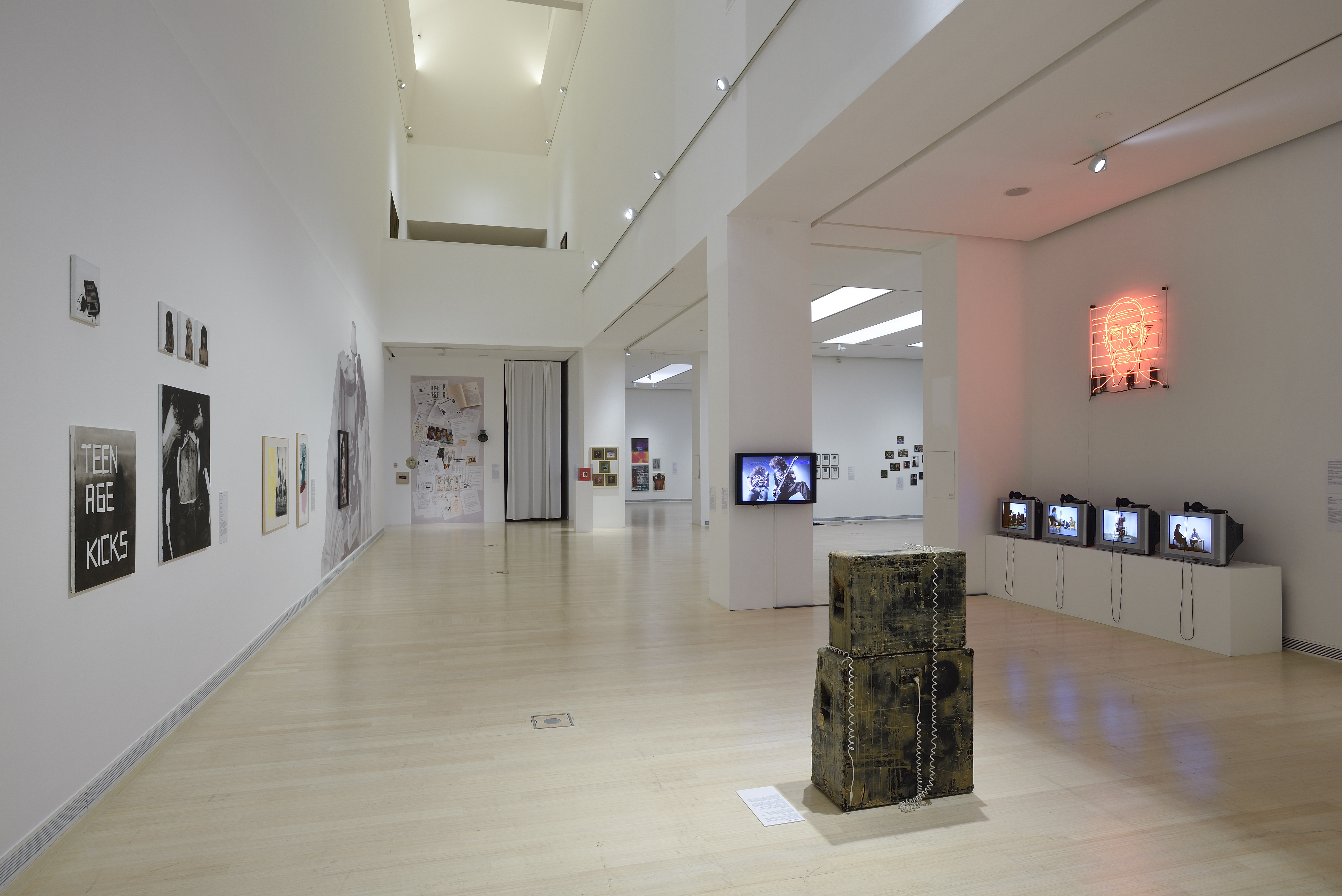 © ROSTA József / Ludwig Múzeum - Kortárs Művészeti Múzeum Adattára
© ROSTA József / Ludwig Museum - Museum of Contemporary Art, Archives Kiállítás enteriőr / Exhibition interior - 4