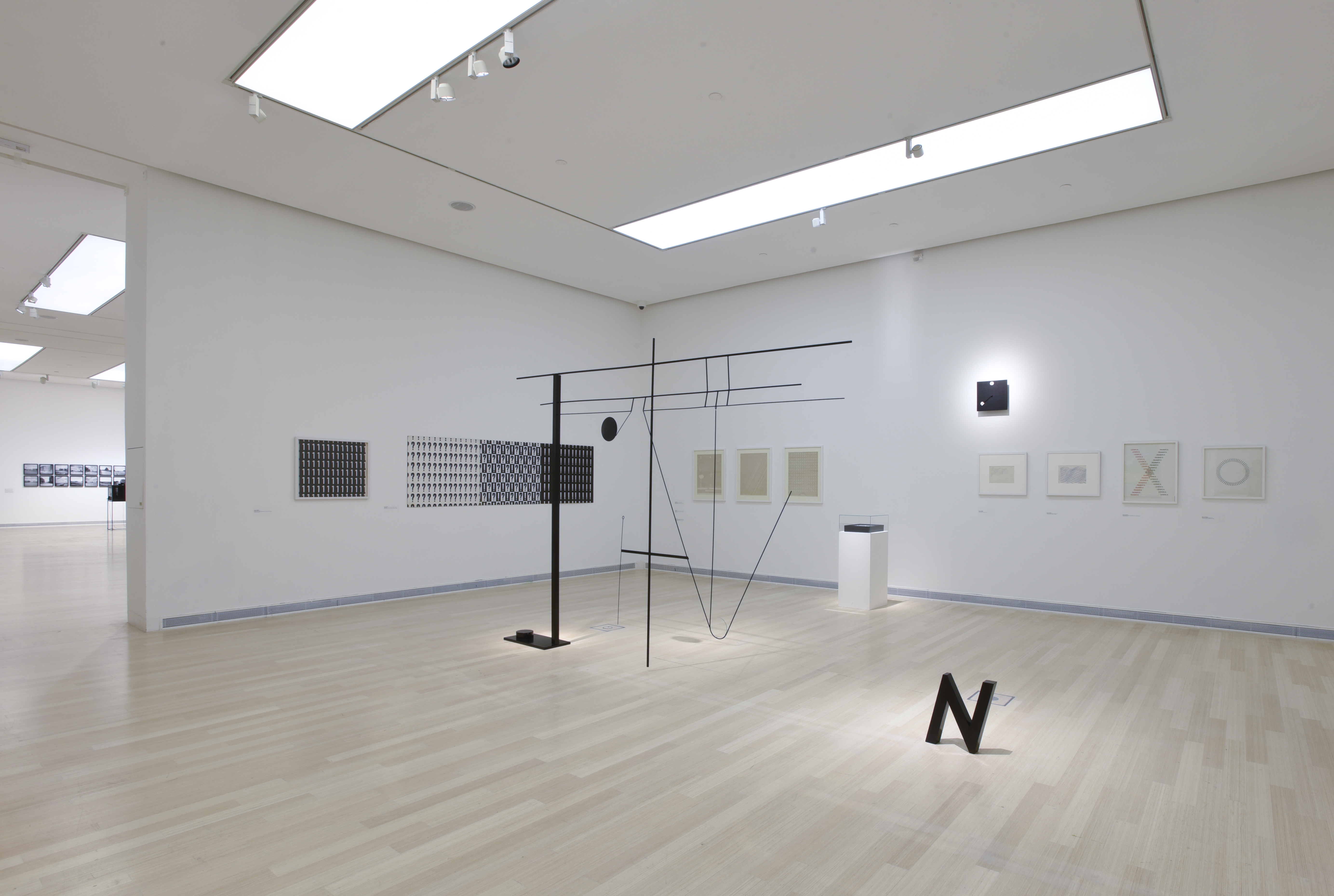 Kiállítási enteriőr (fotó: Rosta József)
Exhibition view (Photo by József Rosta) Kiállítási enteriőr (fotó: Rosta József) 9047