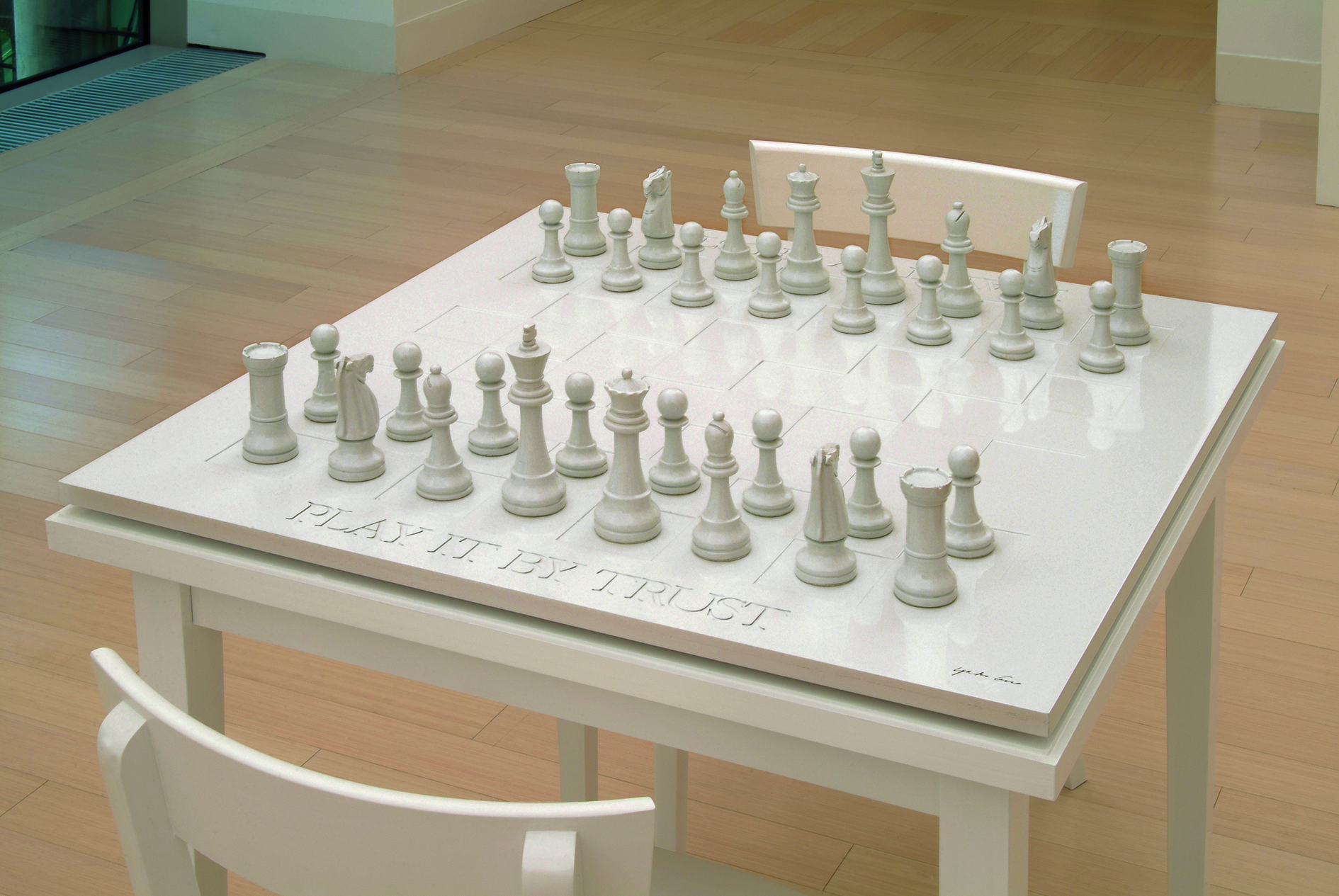 © ROSTA József / Ludwig Múzeum - Kortárs Művészeti Múzeum Adattára© József ROSTA / Ludwig Museum - Museum of Contemporary Art, Archives Yoko Ono: Játssz bizalommal! | Play It by Trust, 1986-1987