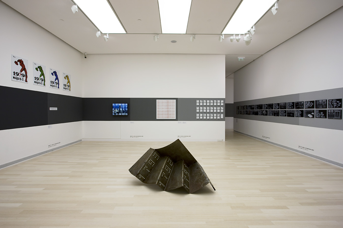 © Bujnovszky Tamás / Ludwig Múzeum - Kortárs Művészeti Múzeum Adattára© Tamás Bujnovszky / Ludwig Museum - Museum of Contemporary Art, Archives Société Réaliste : empire, state, building / Enteriőr