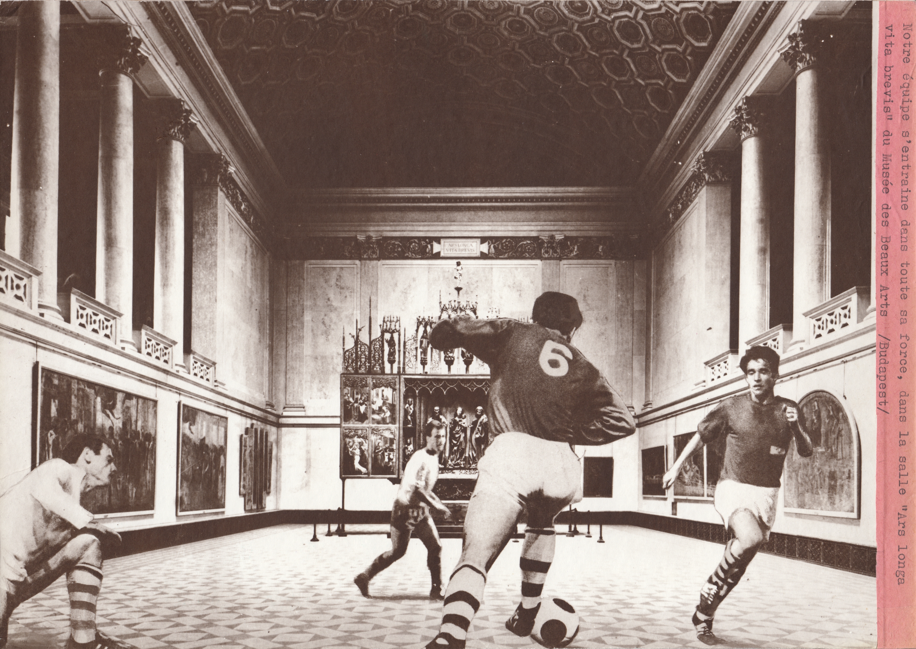 Lakner László: Futball a Szépművészeti Múzeumban, 1971A művész jóvoltából László Lakner: Football in the Museum of Fine Arts, 1971Courtesy of the artist HELYSZÍNI SZEMLE. A múzeum a múzeumról / SITE INSPECTION. The Museum on the Museum