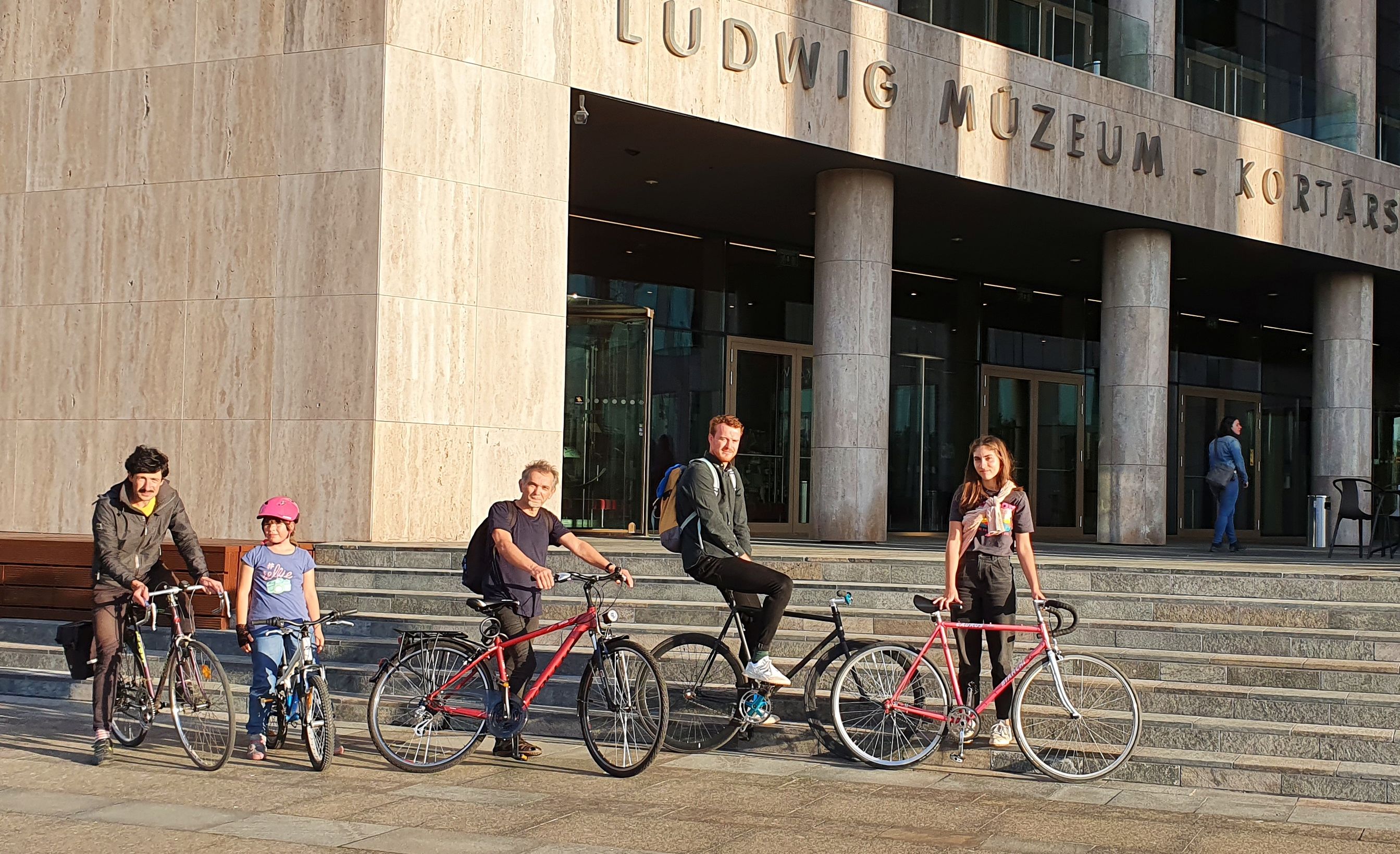 Tour de l'art: Kétkeréken kortárs műalkotásokhoz