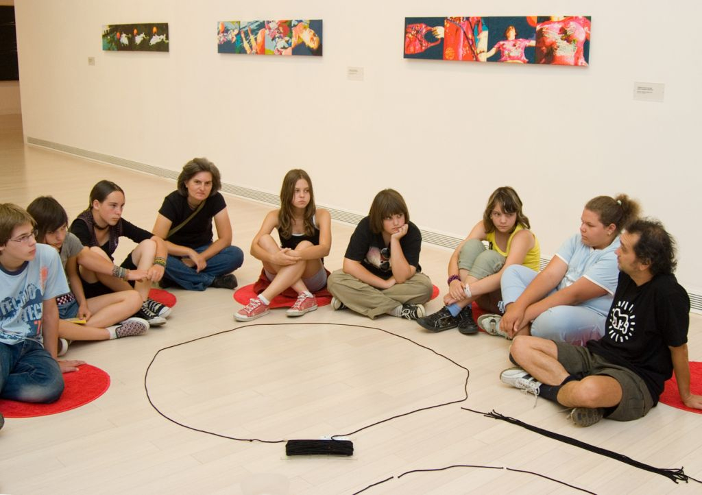 Busszal a Keith Haring kiállításra