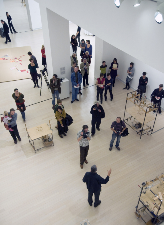 Csörgő Attila - Arkhimédészi pont. Kiállítás enteriőr.