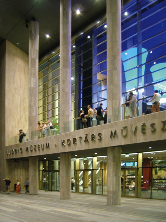 Ludwig Múzeum, főbejárat