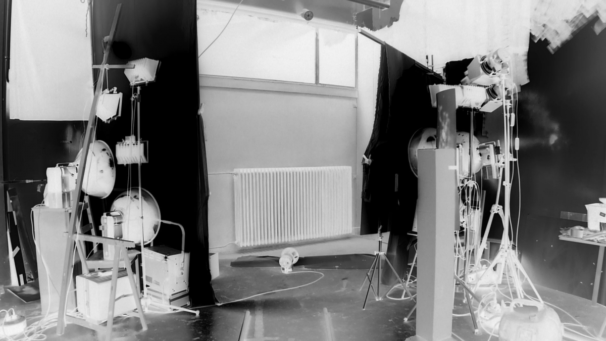 Ősz Gábor: Festéktől a fényig / From Pigment to Light, 2009