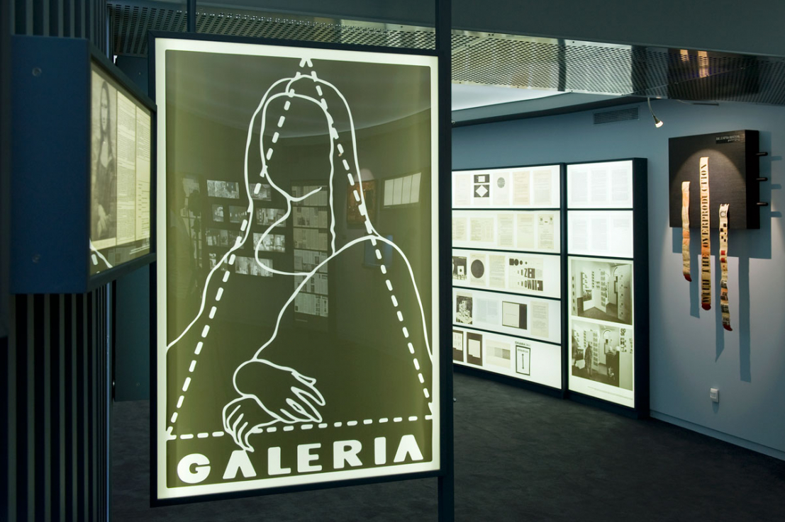 Logotype of the Pod Moną Lisą Gallery