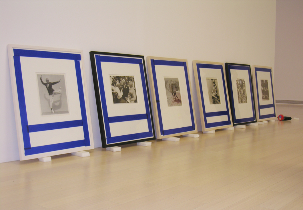 Martin Munkácsi: Think While You Shoot / ládabontás / Arrival