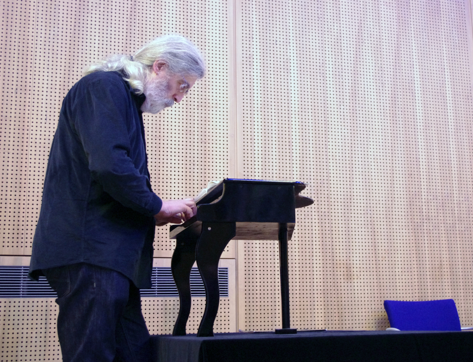 A hang szabadsága. John Cage a vasfüggöny mögött