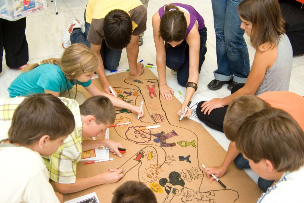 Busszal a Keith Haring kiállításra