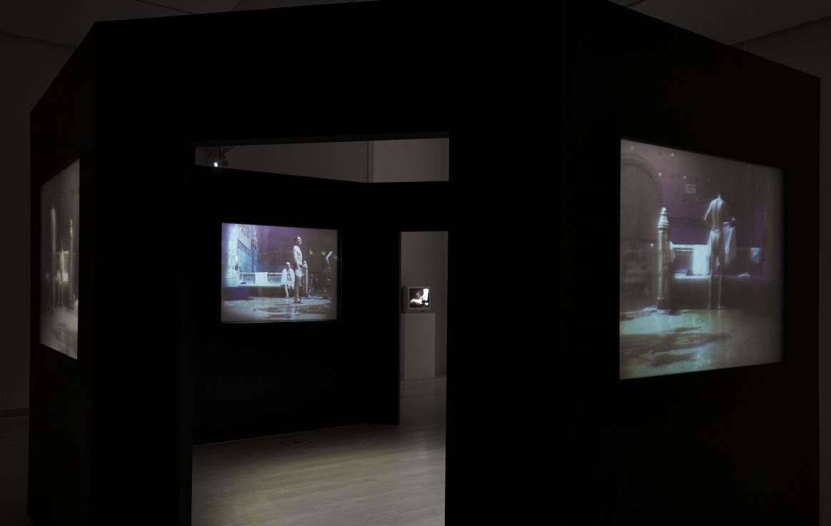 A meztelen férfi / Enteriőr