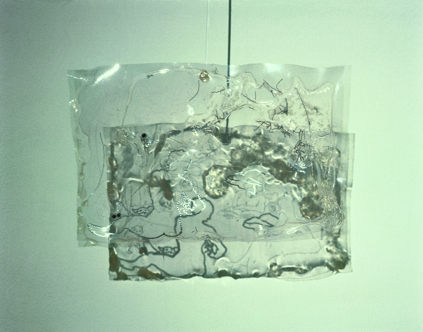 Hersko Judit: Boszorkányüldözés-sorozat (részlet), 1990 műanyag, vegyes technika; 7 db, egyenként kb. 15 x 24 cm Fotó: Ludwig Múzeum – Kortárs Művészeti Múzeum © Rosta József Hersko Judit: Boszorkányüldözés-sorozat (részlet), 1990 műanyag, vegyes technika; 7 db, egyenként kb. 15 x 24 cm Fotó: Ludwig Múzeum – Kortárs Művészeti Múzeum © Rosta József