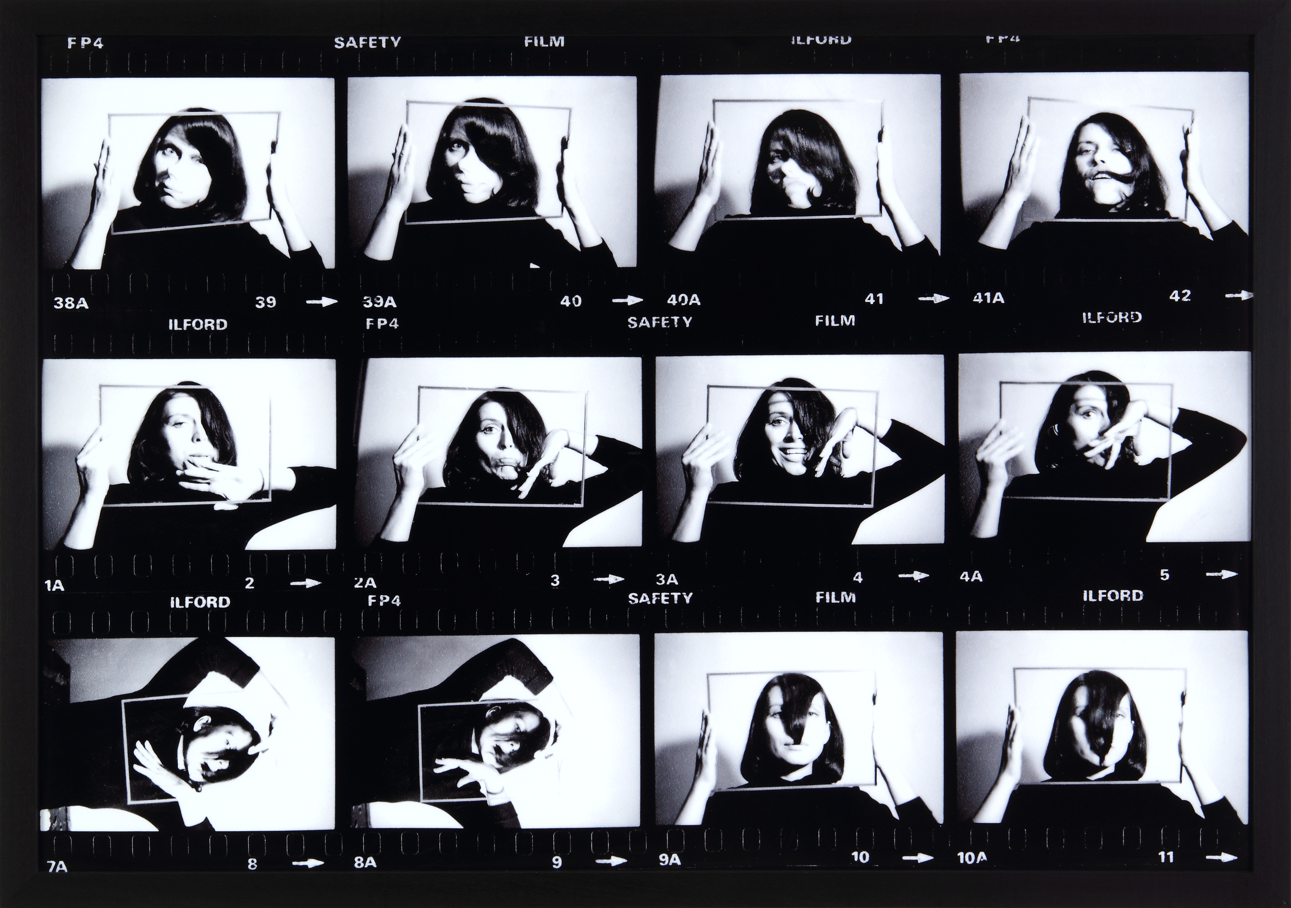 Ladik Katalin: Poemim, 1978 (2010) fekete-fehér fotónagyítás; 90,5 x 129,6 cm Fotó: Ludwig Múzeum – Kortárs Művészeti Múzeum © Rosta József Ladik Katalin: Poemim, 1978 (2010) fekete-fehér fotónagyítás; 90,5 x 129,6 cm Fotó: Ludwig Múzeum – Kortárs Művészeti Múzeum © Rosta József