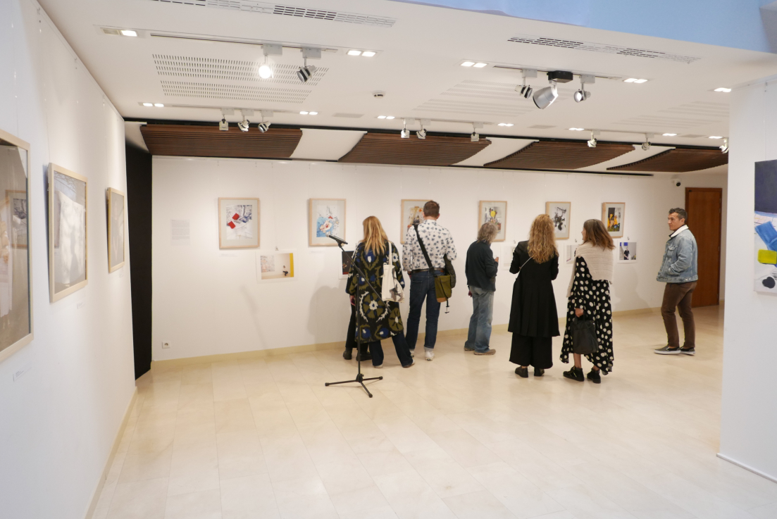 A Gondoskodom, tehát vagyok című kiállítás megnyitója a brüsszeli Liszt Intézetben. Fotó: Szörényi Miklós