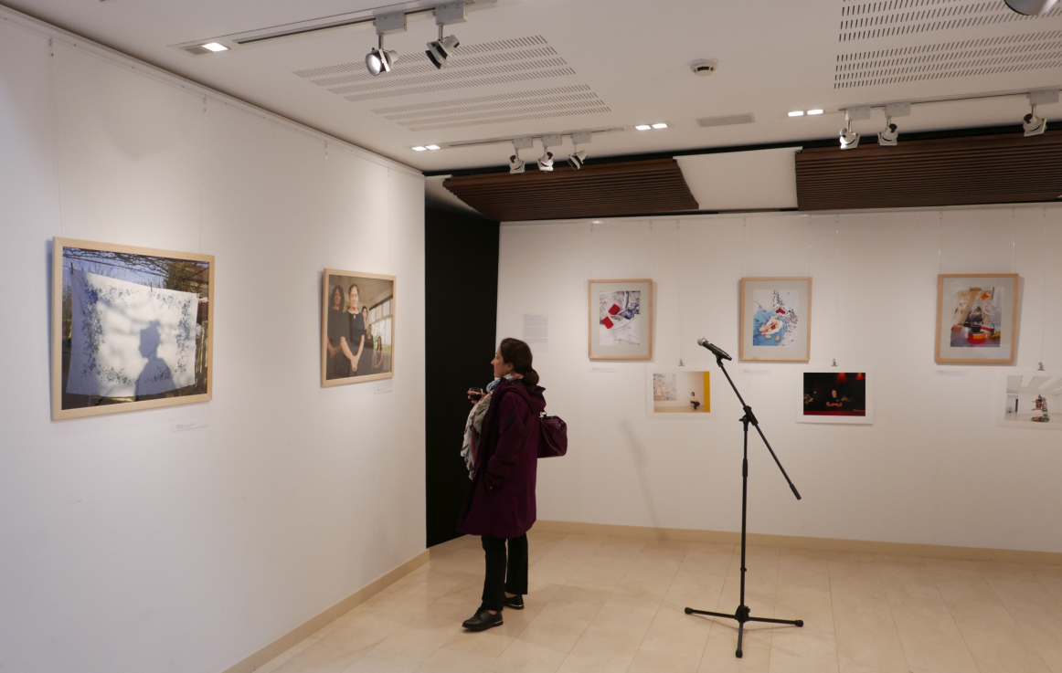 A Gondoskodom, tehát vagyok című kiállítás megnyitója a brüsszeli Liszt Intézetben. Fotó: Szörényi Miklós