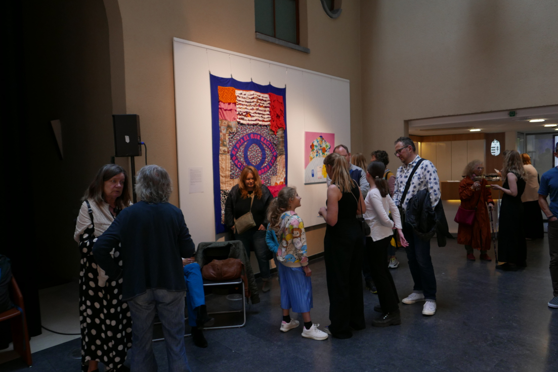 A Gondoskodom, tehát vagyok című kiállítás megnyitója a brüsszeli Liszt Intézetben. Fotó: Szörényi Miklós