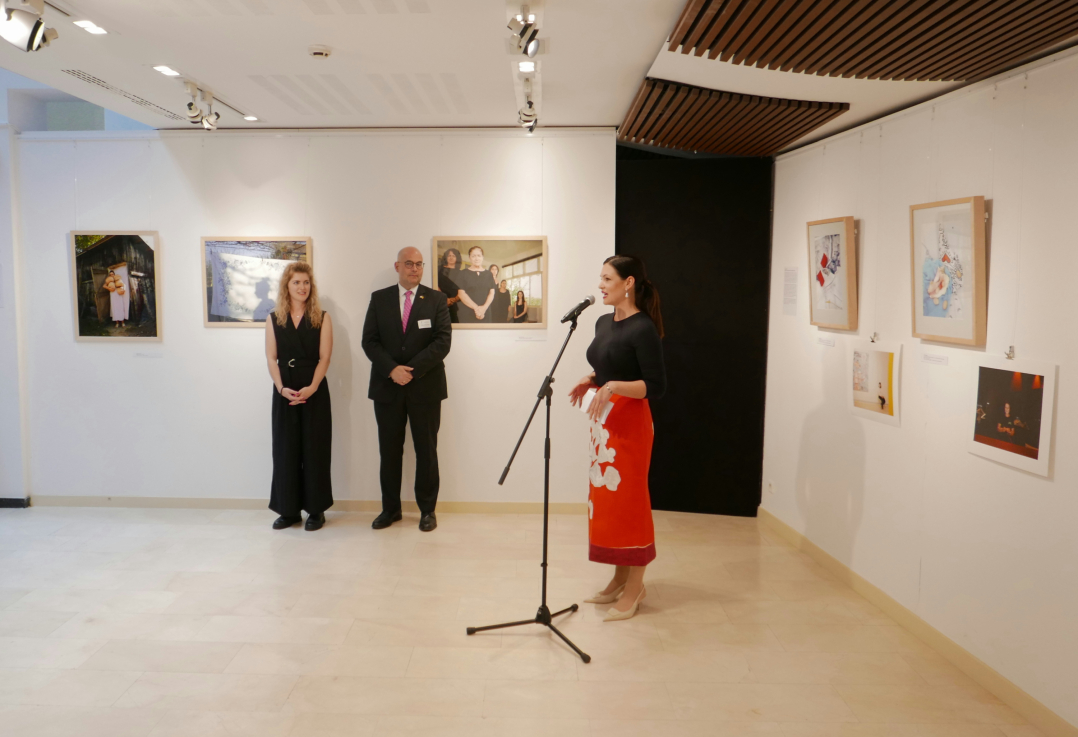 A Gondoskodom, tehát vagyok című kiállítás megnyitója a brüsszeli Liszt Intézetben. Fotó: Szörényi Miklós