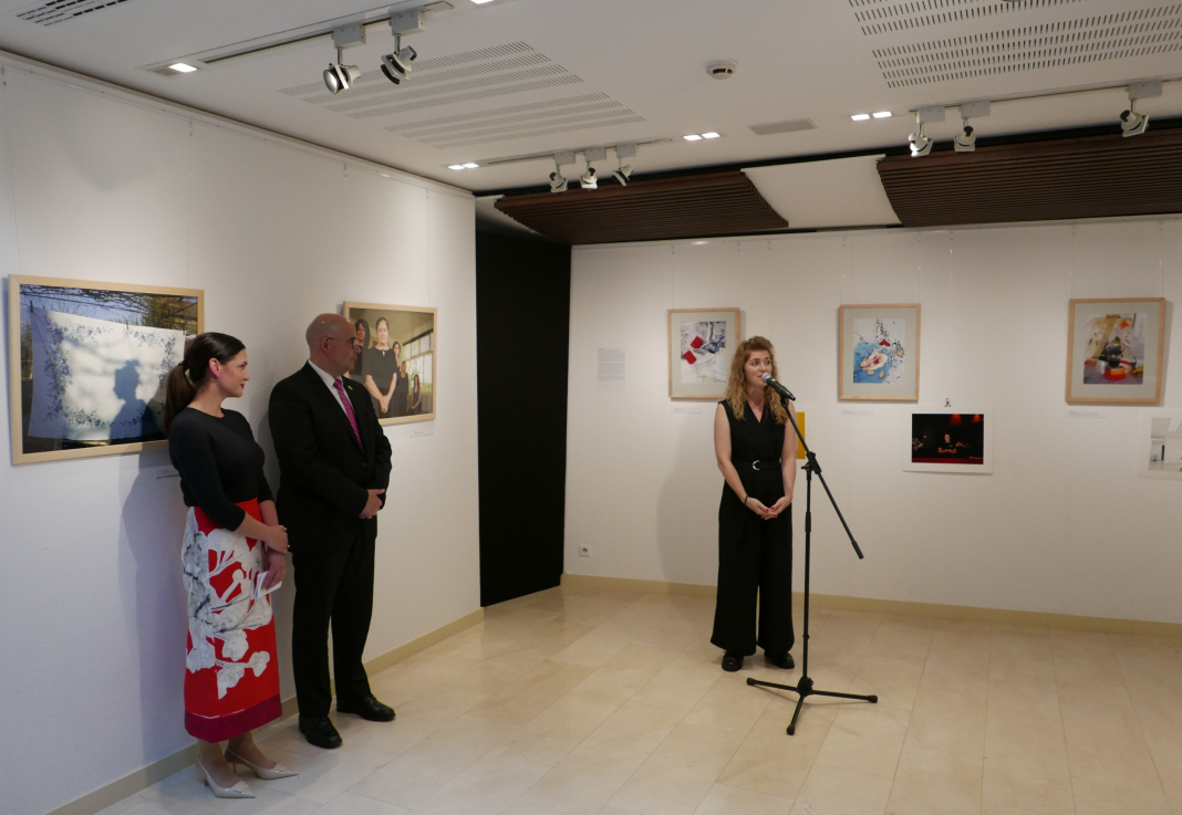 A Gondoskodom, tehát vagyok című kiállítás megnyitója a brüsszeli Liszt Intézetben. Fotó: Szörényi Miklós