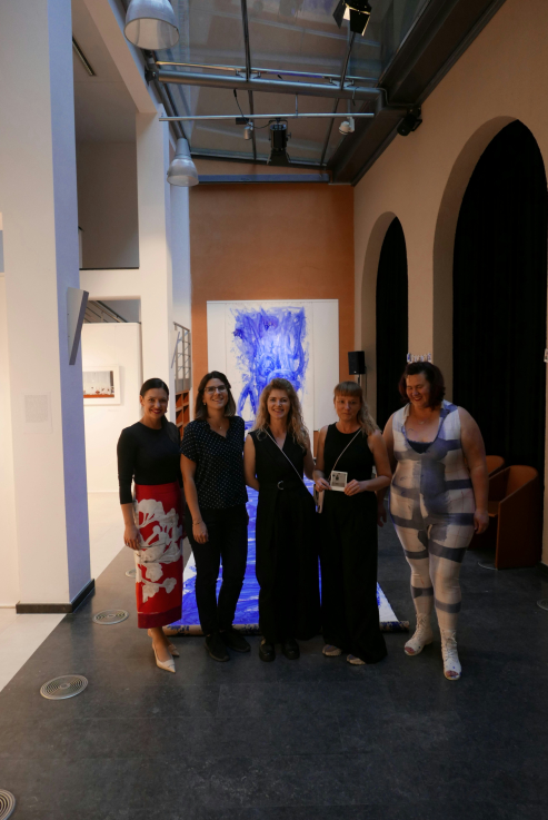 A Gondoskodom, tehát vagyok című kiállítás megnyitója a brüsszeli Liszt Intézetben. Fotó: Szörényi Miklós