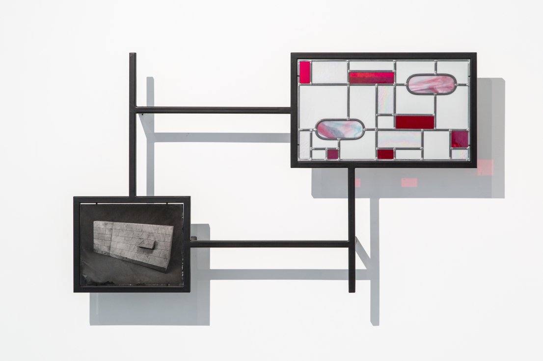 Albert Ádám: Twisted Wall ambrotípia, 24 x 30 cm, ólomüveg, 29 x 50 cm, zártszelvény, 70 cm