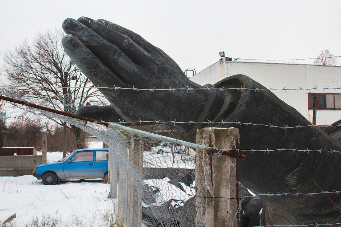 ©Jevhen Nyikiforov: A Köztársaság emlékműveiről, fotósorozat, 2015-2017 (részlet) /  ©Yevgen Nikiforov: On Republic’s Monuments,  photo, 2015-2017 (detail)