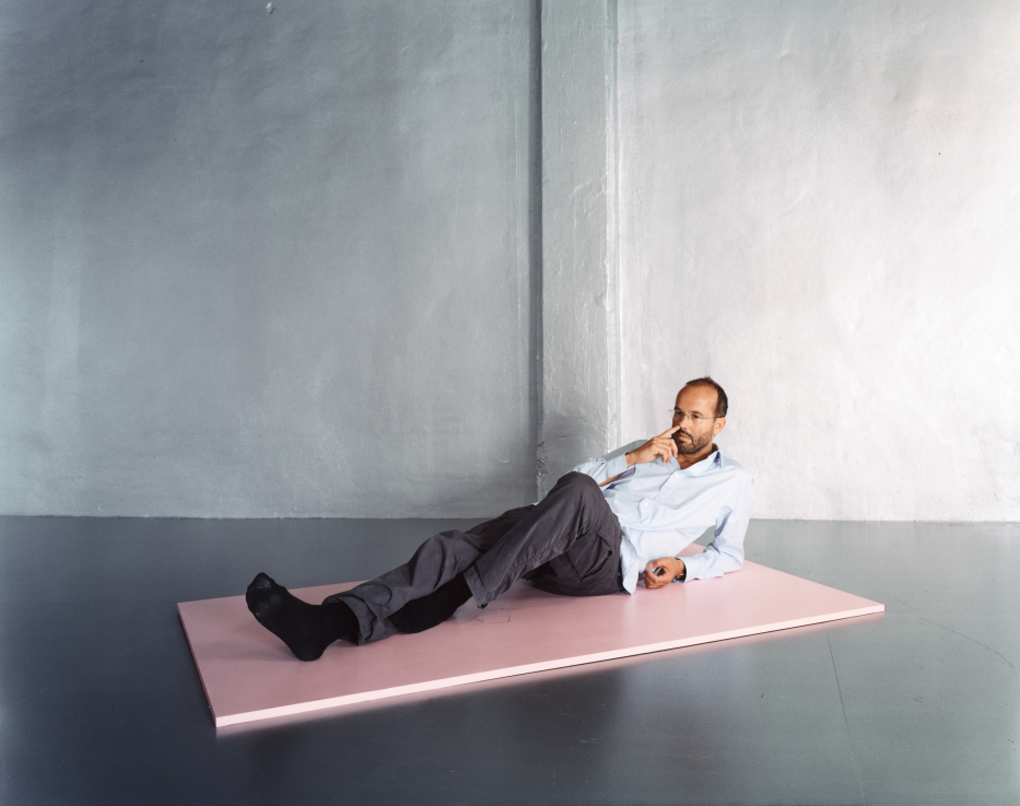 Fizikai gyakorlatok, 2003, vegyes technika (a művész által megvalósítva), Fotó: Christoph Maout, Párizs // Physical Exercises, 2003., mixed technique, (Performed by the Artist) Biennale d’Art Contemporain de Lyon, France, 2005, Photo: Christoph Maout, Paris