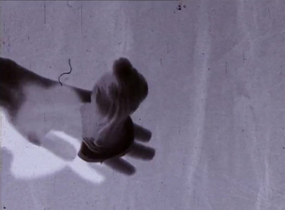 Még mindig szeretek gyűlölni | Still I Love to Hate, 1999 videó | video, 16 mm film, 50” képernyőfotó | screen capture